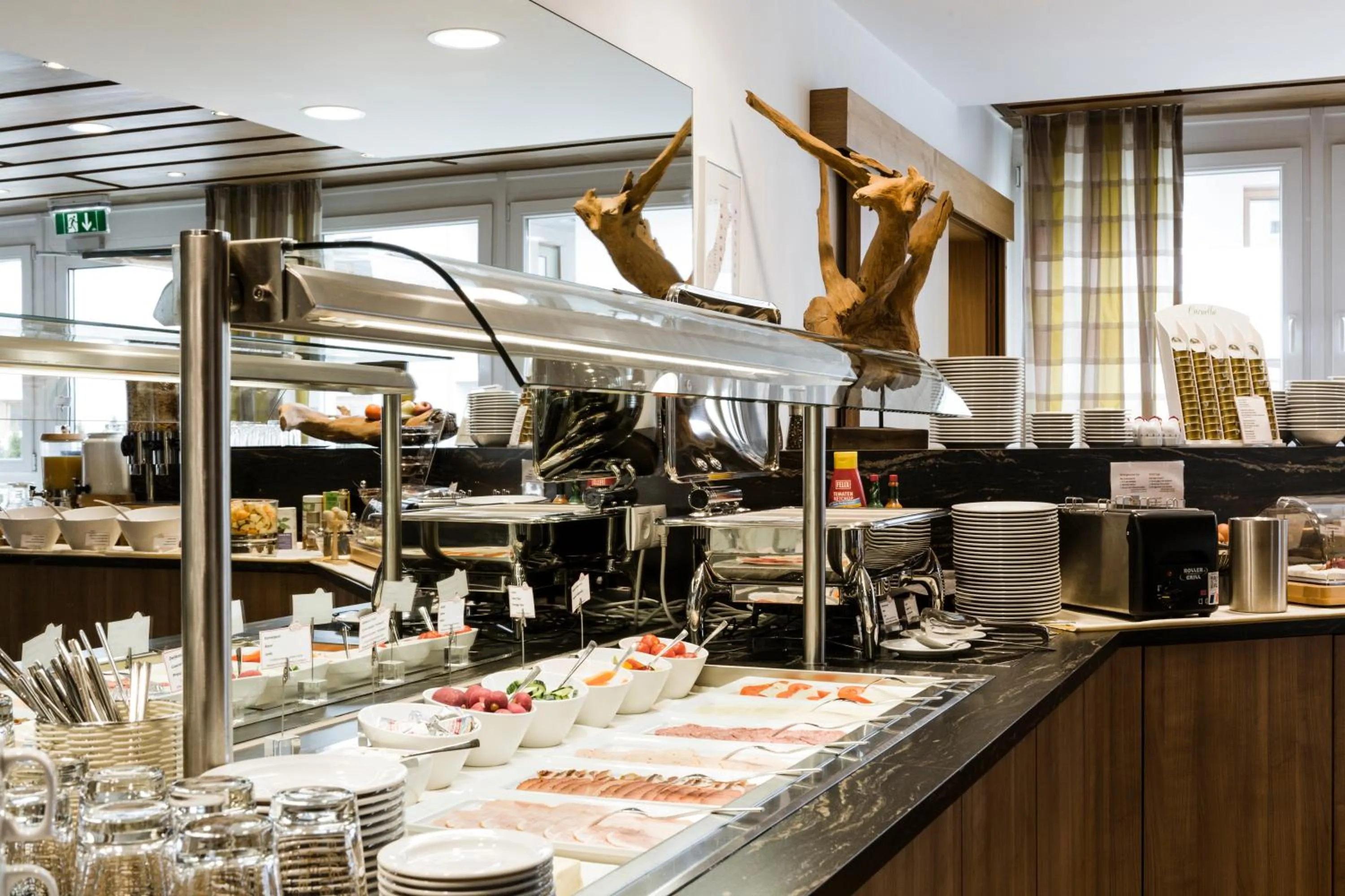 Buffet breakfast in Hotel Kapeller Innsbruck