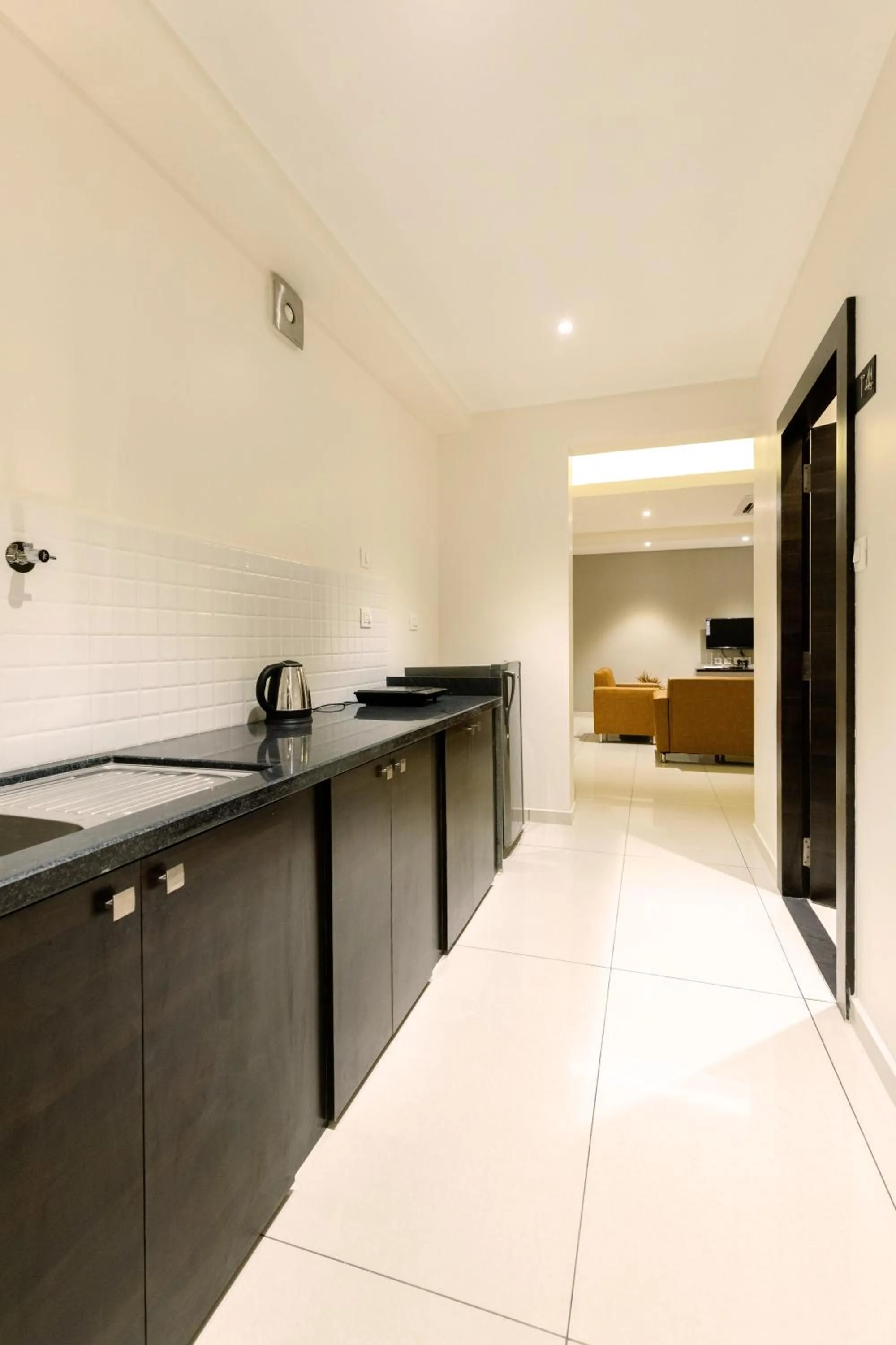 Communal kitchen in Hotel Paramount Suites & Service Apartments