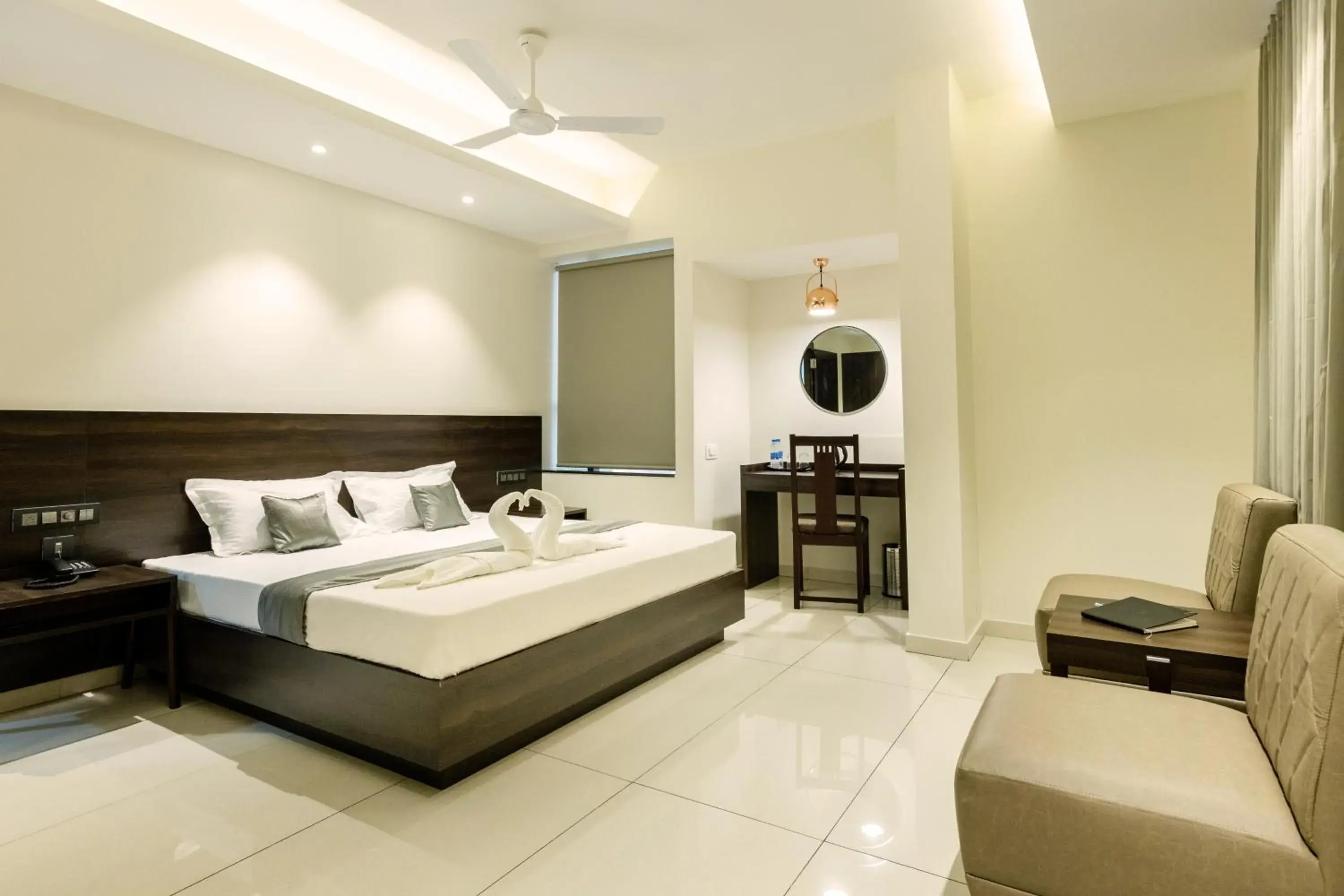 Photo of the whole room, Bed in Hotel Paramount Suites & Service Apartments Photo of the whole room, Bed in Hotel Paramount Suites & Service Apartments