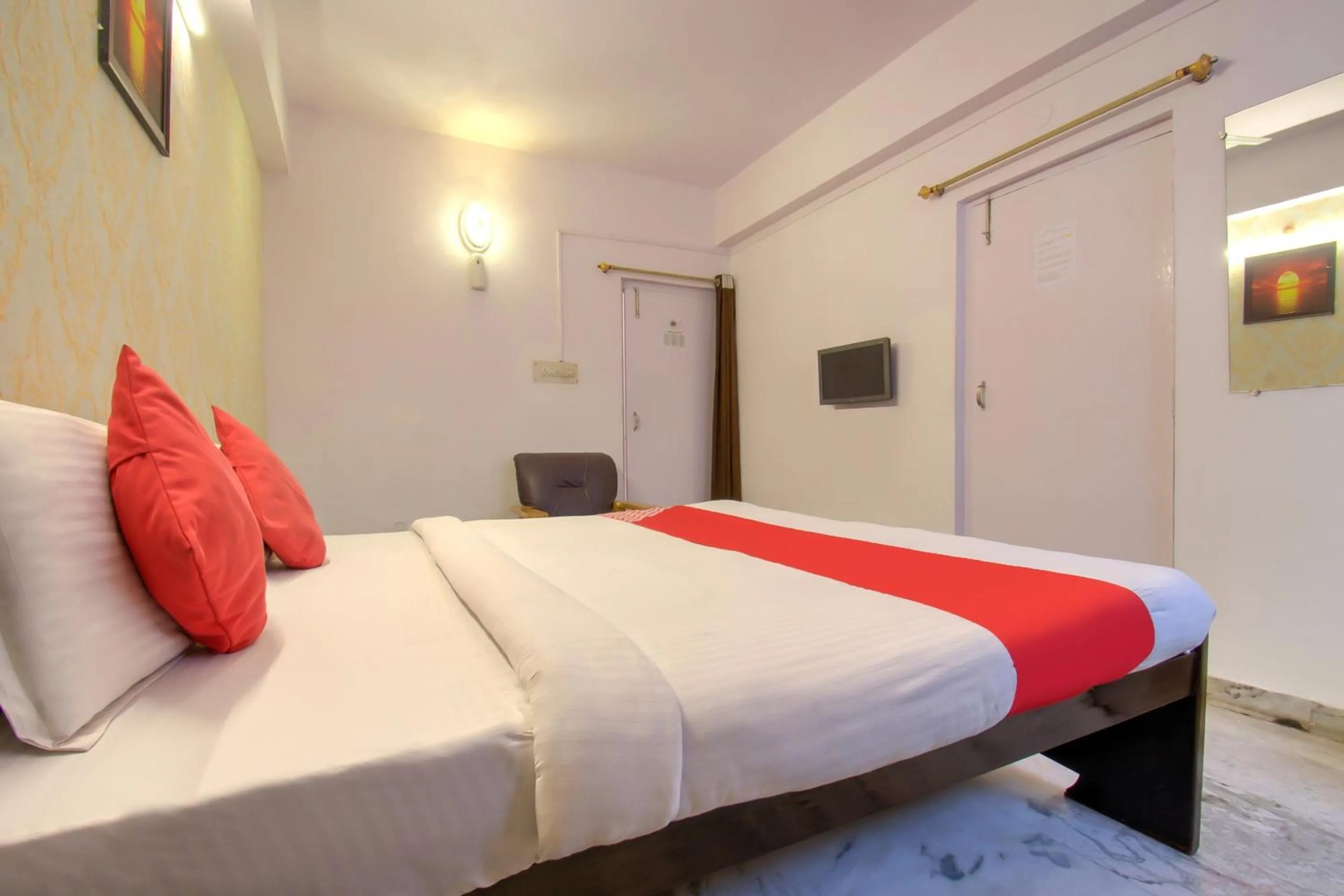 Bedroom, Bed in Hotel O Kamini