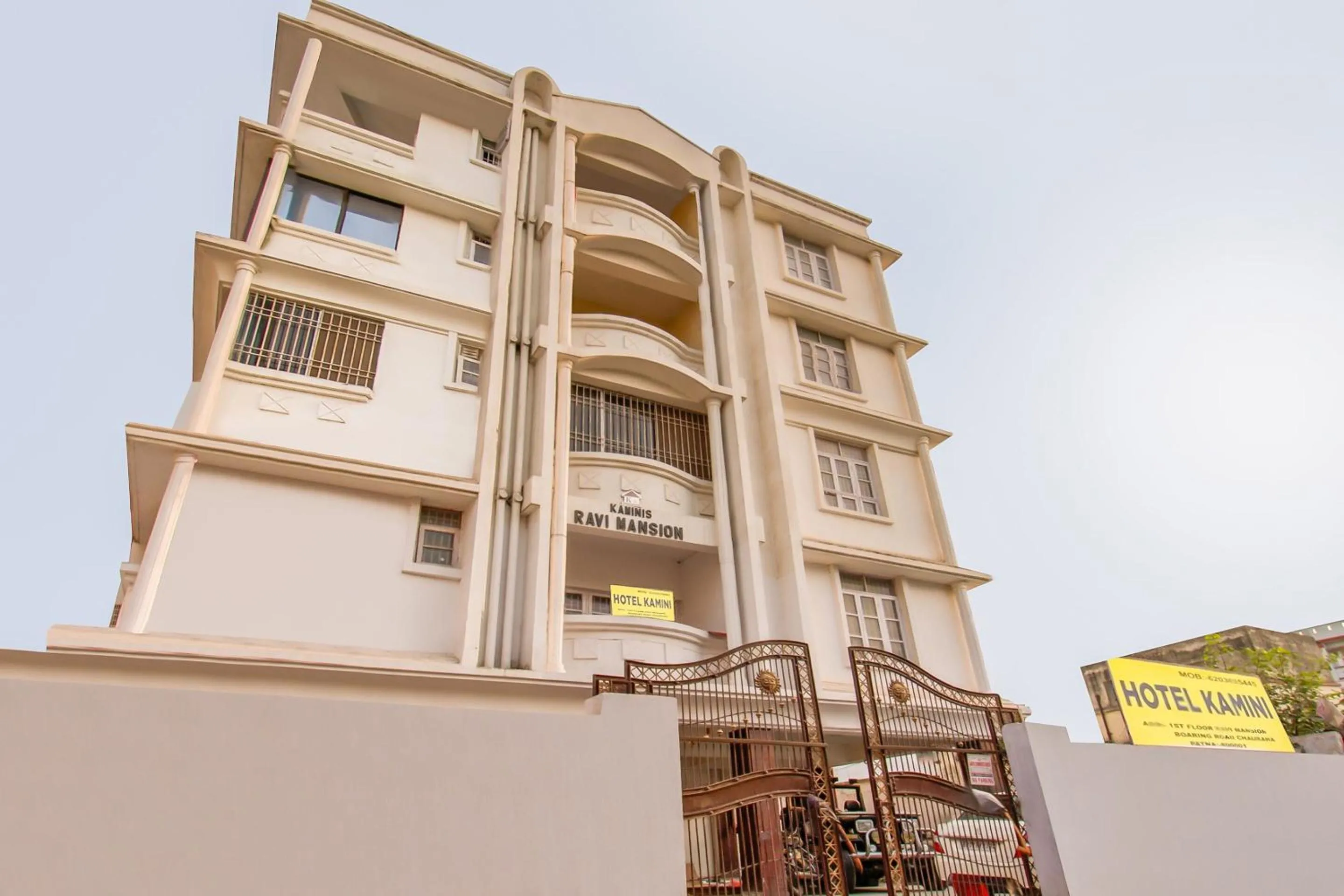 Facade/entrance in Hotel O Kamini
