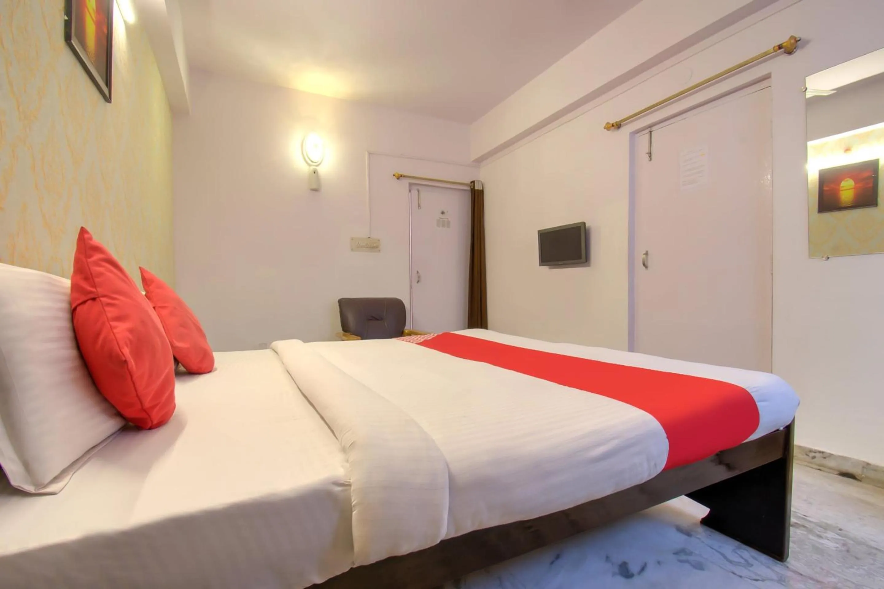 Bedroom, Bed in Hotel O Kamini