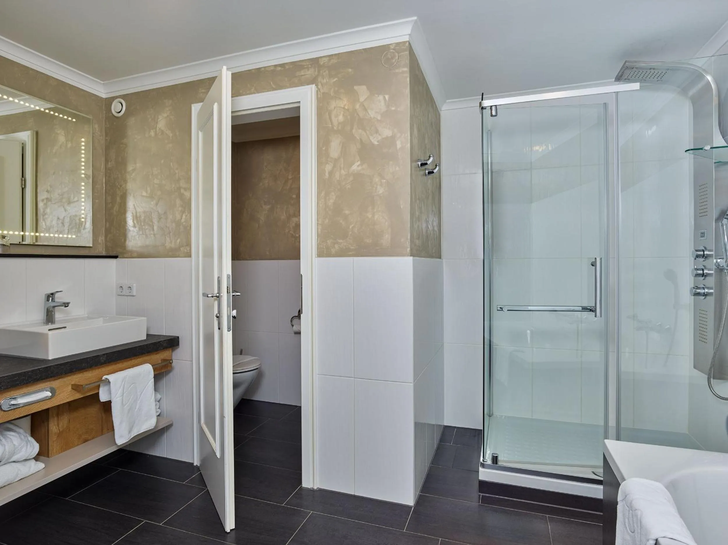 Bathroom in A-VITA Viktoria & A-VITA living luxury apartments