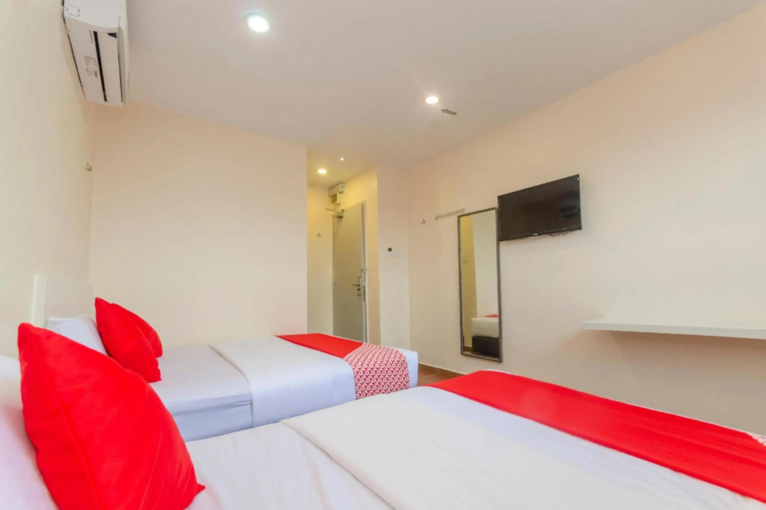 Bedroom, Bed in Skudai Hotel