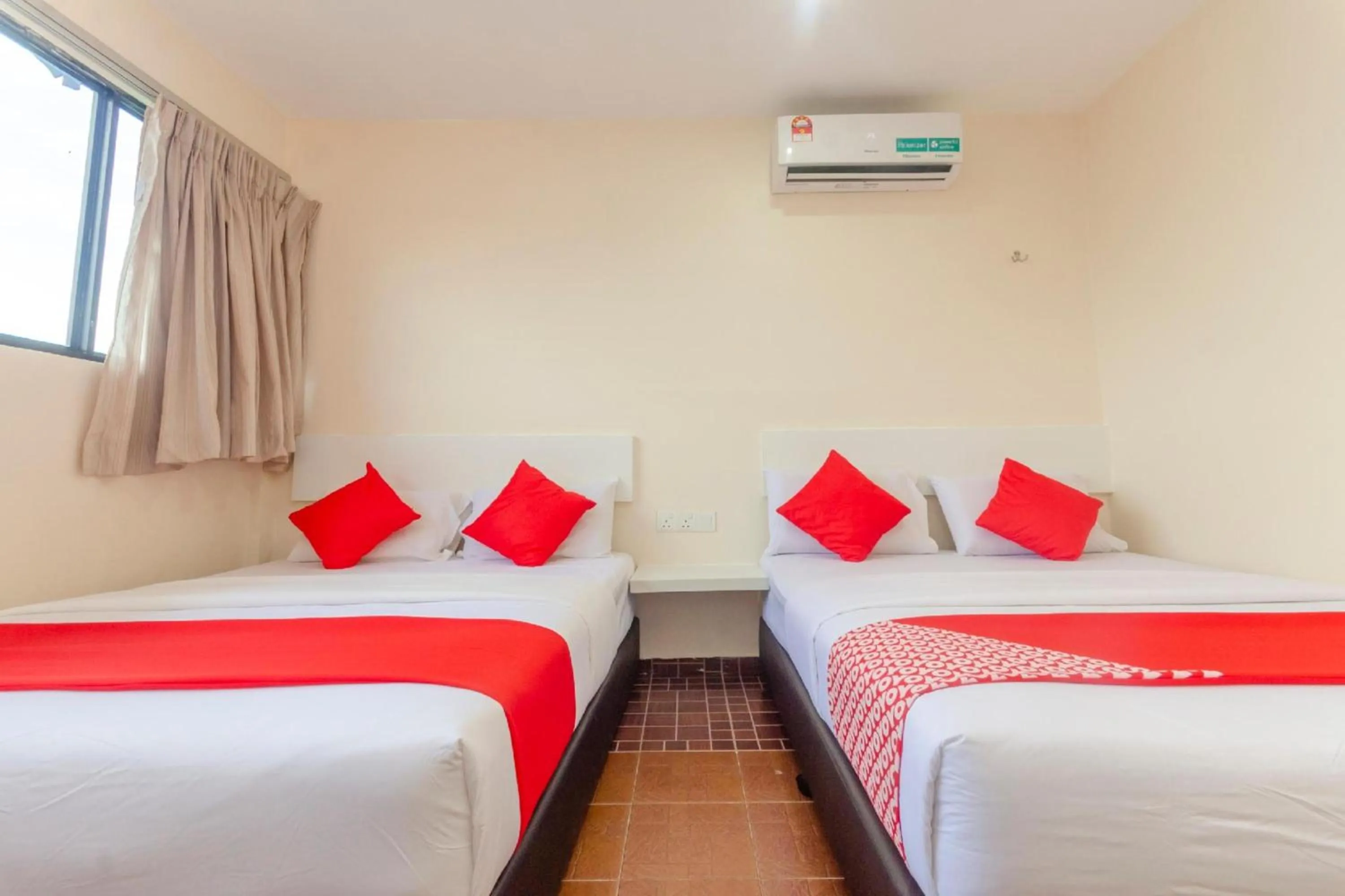 Bedroom, Bed in Skudai Hotel