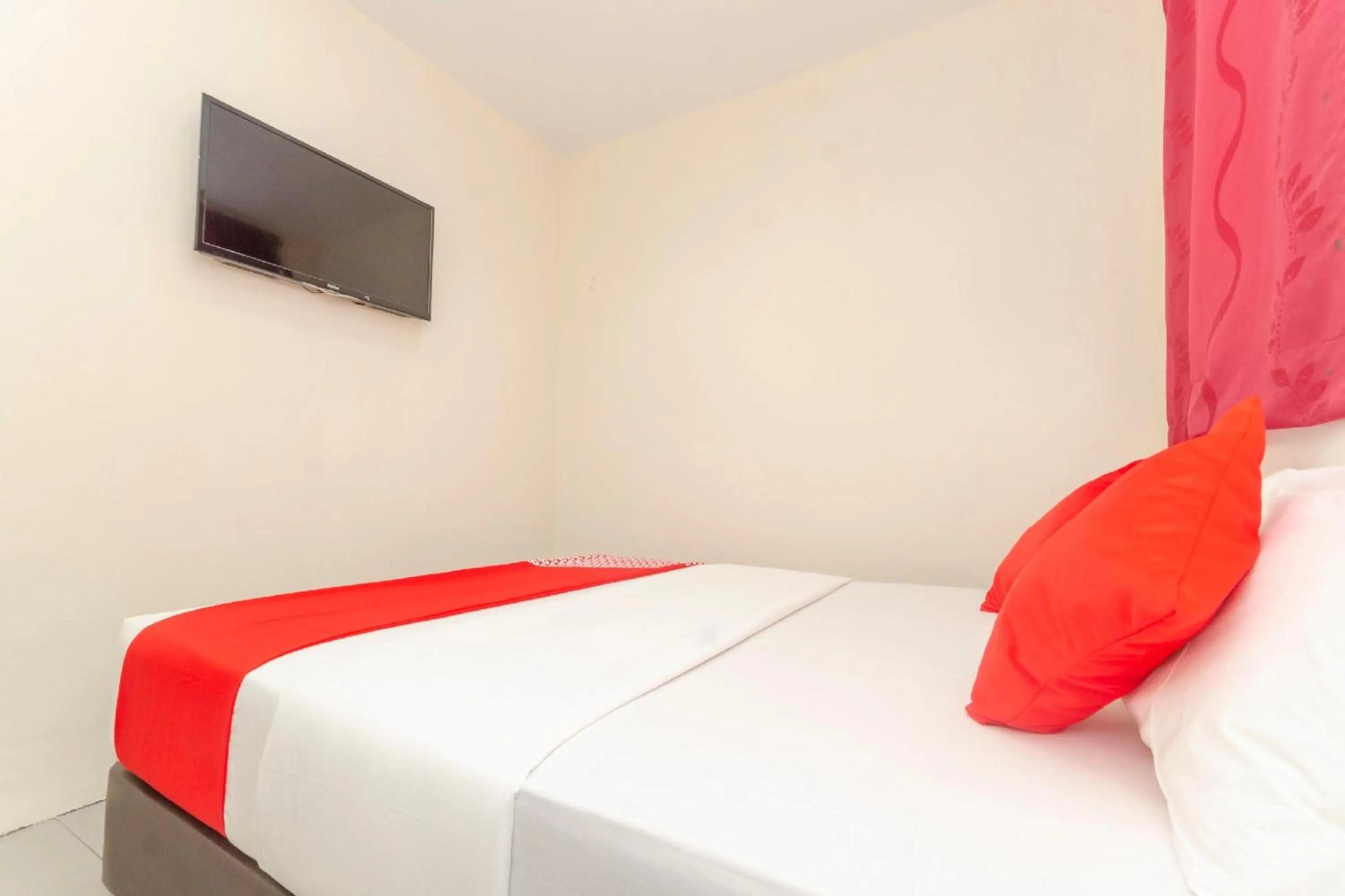 Bedroom, Bed in Skudai Hotel