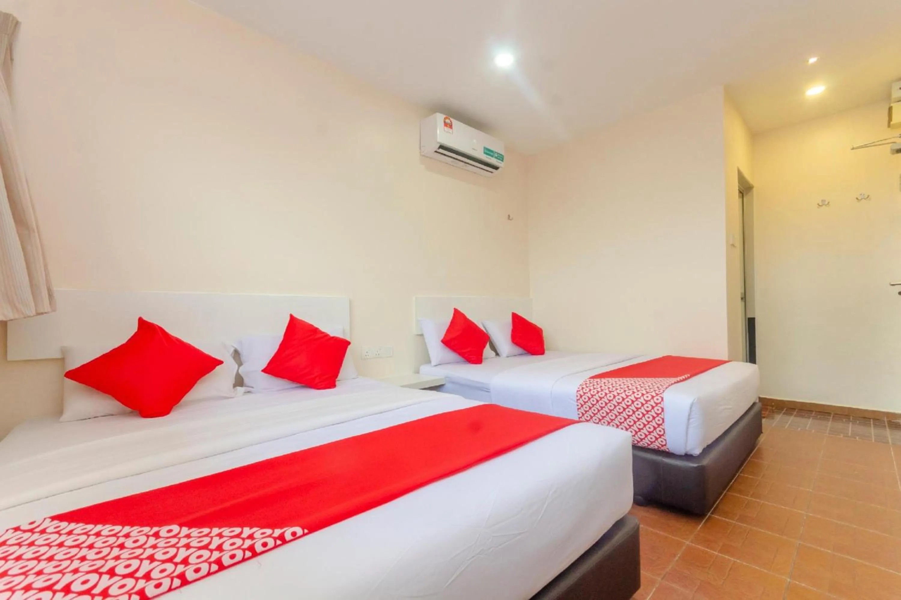 Photo of the whole room, Bed in Skudai Hotel