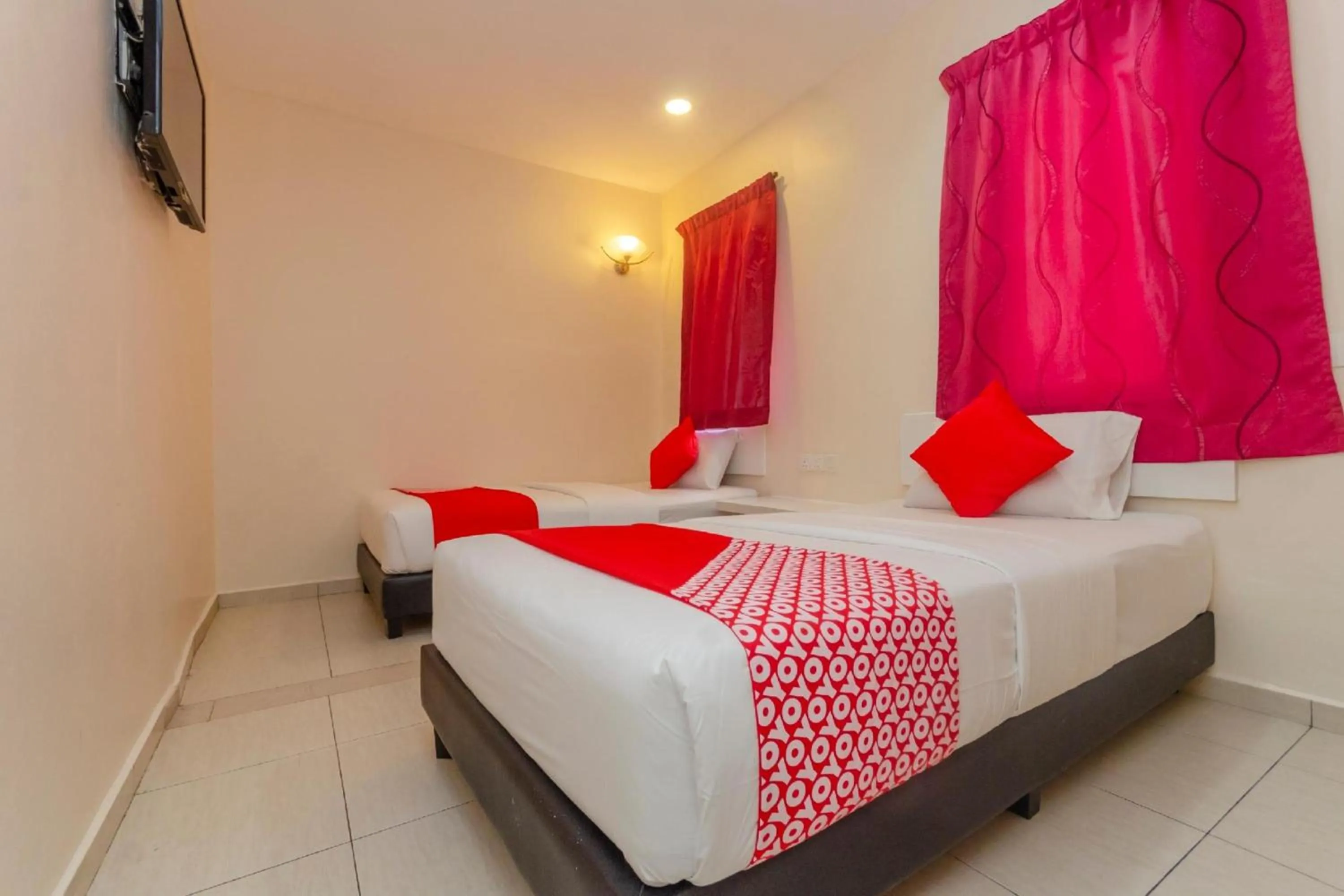 Photo of the whole room, Bed in Skudai Hotel