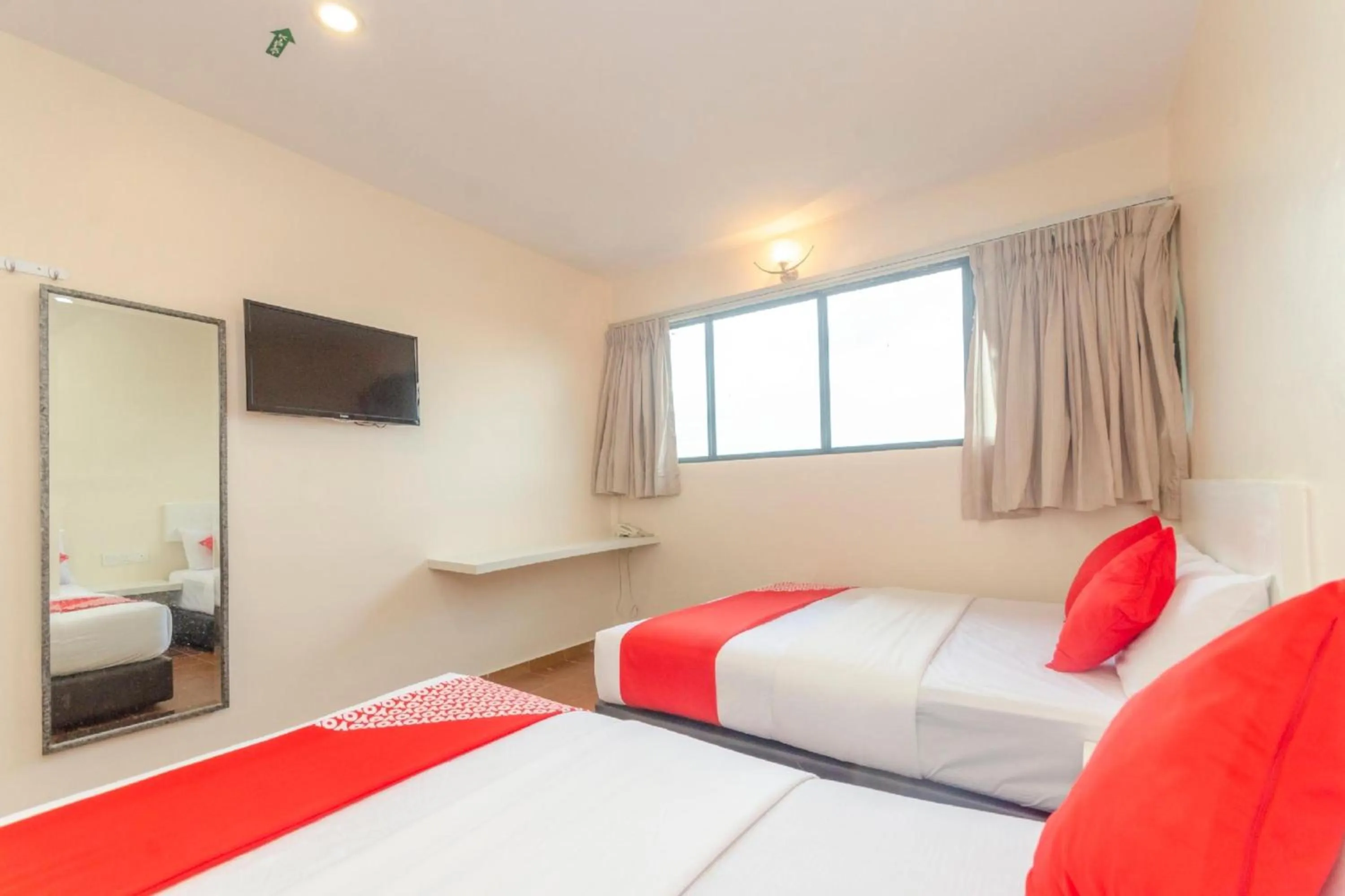 Bedroom, Bed in Skudai Hotel