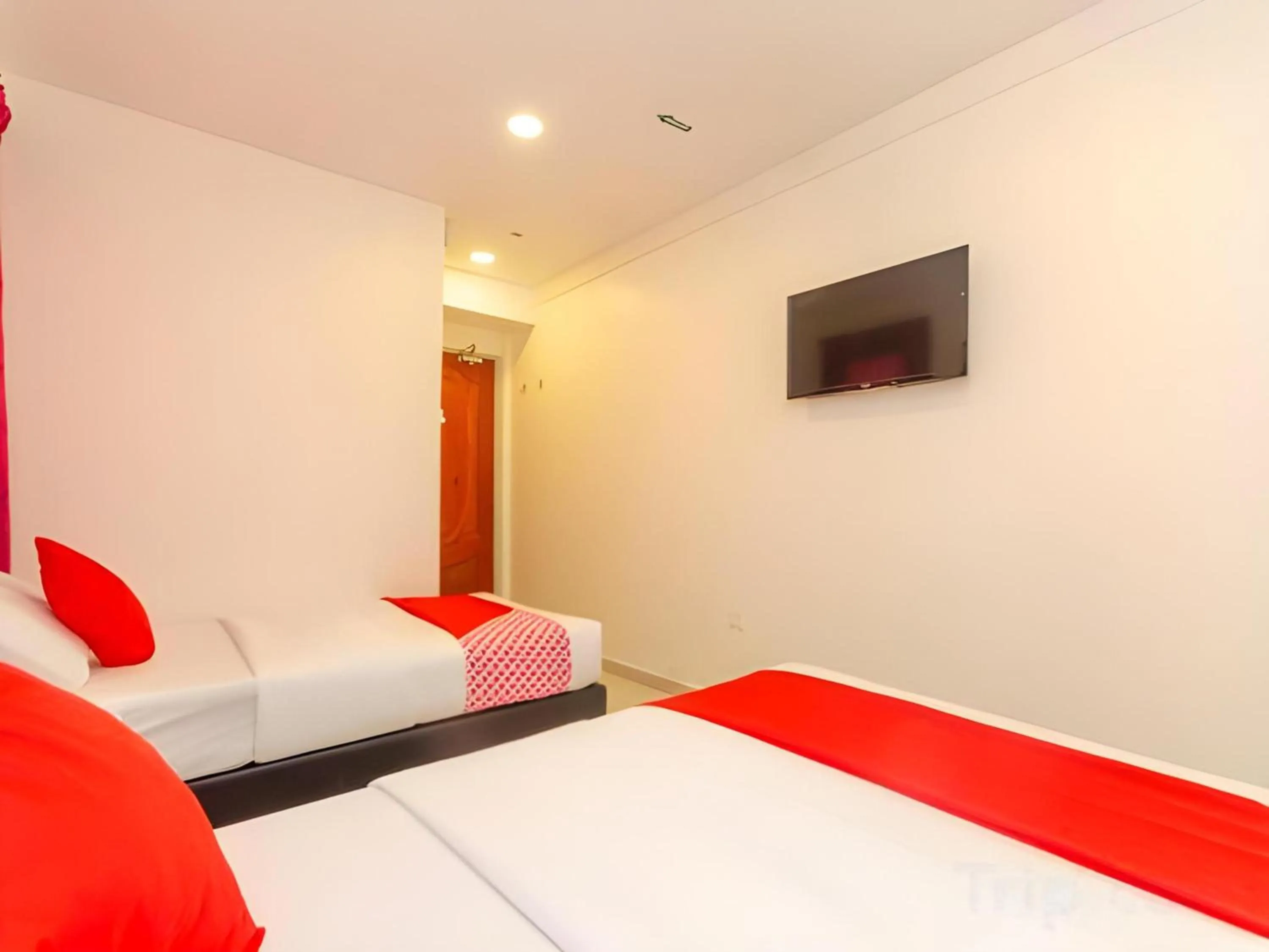 TV and multimedia, Bed in Skudai Hotel