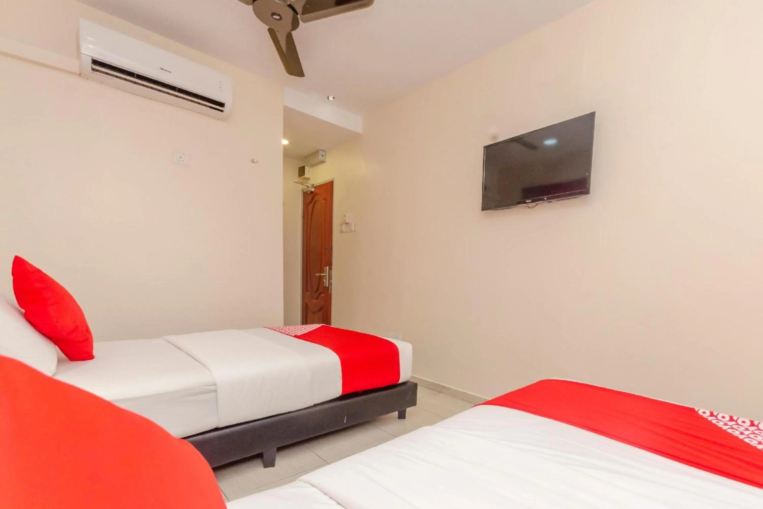 Bedroom, Bed in Skudai Hotel