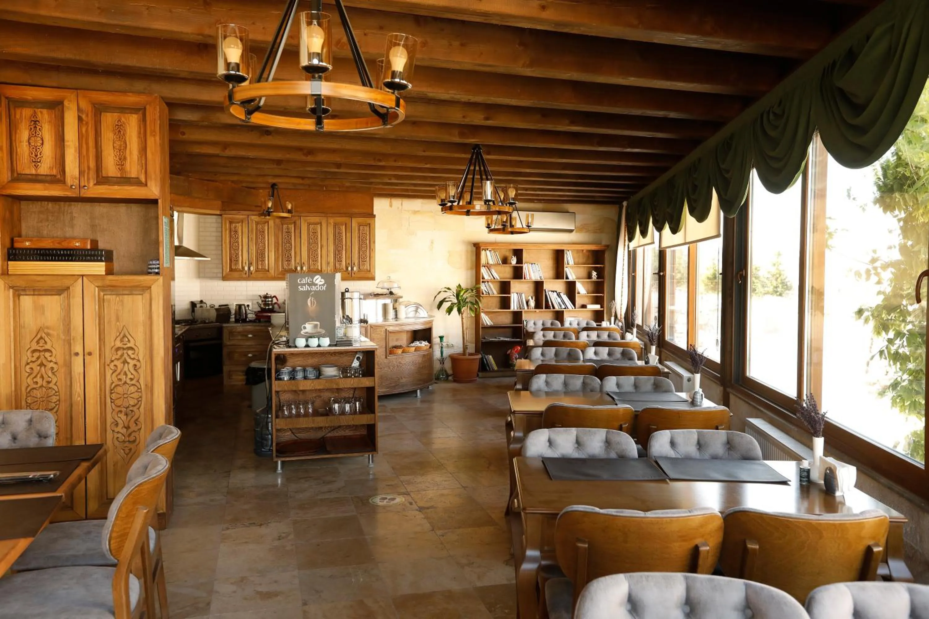 Restaurant/places to eat in Ada Cave Suites