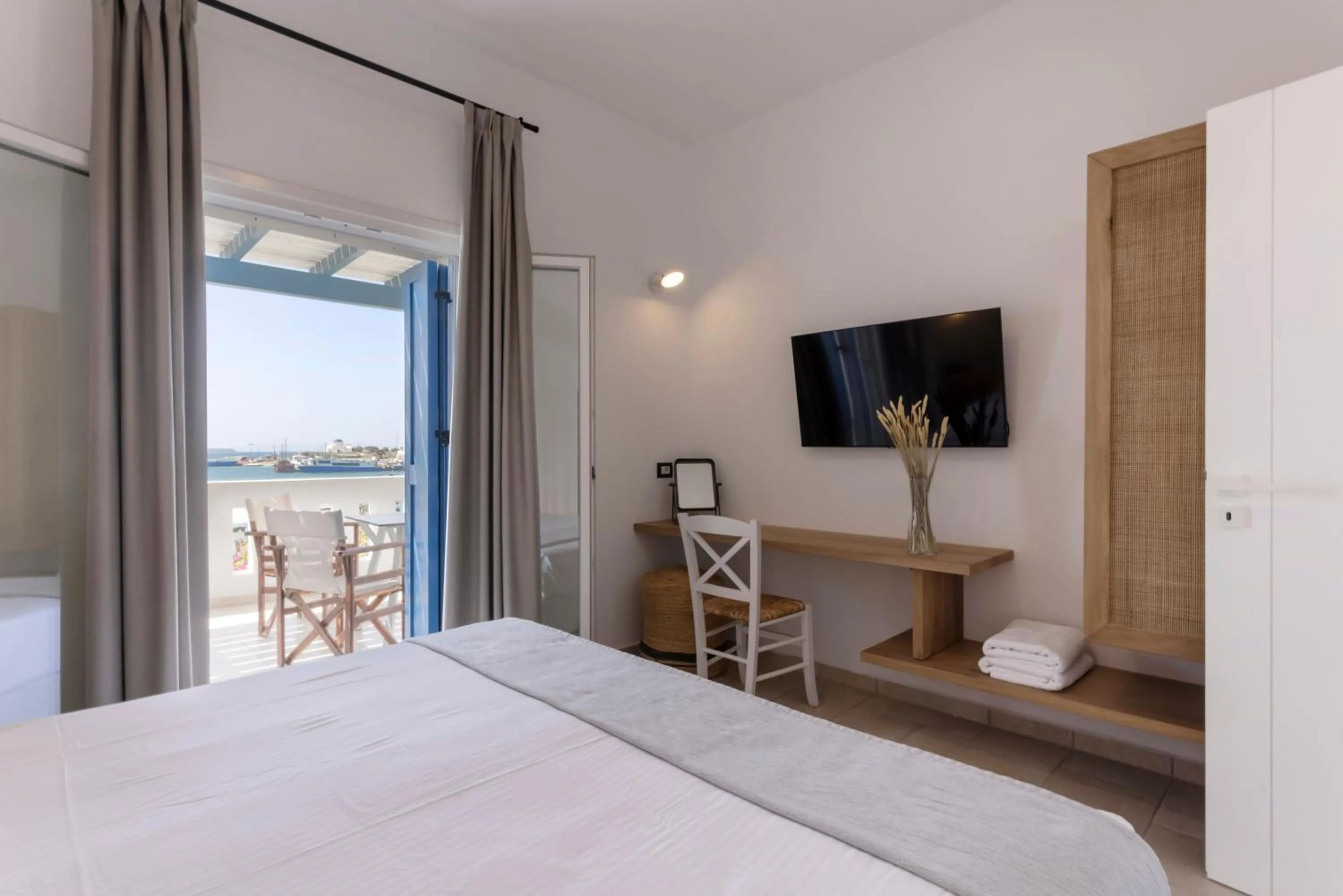Apartment with Sea View in Kouros Village
