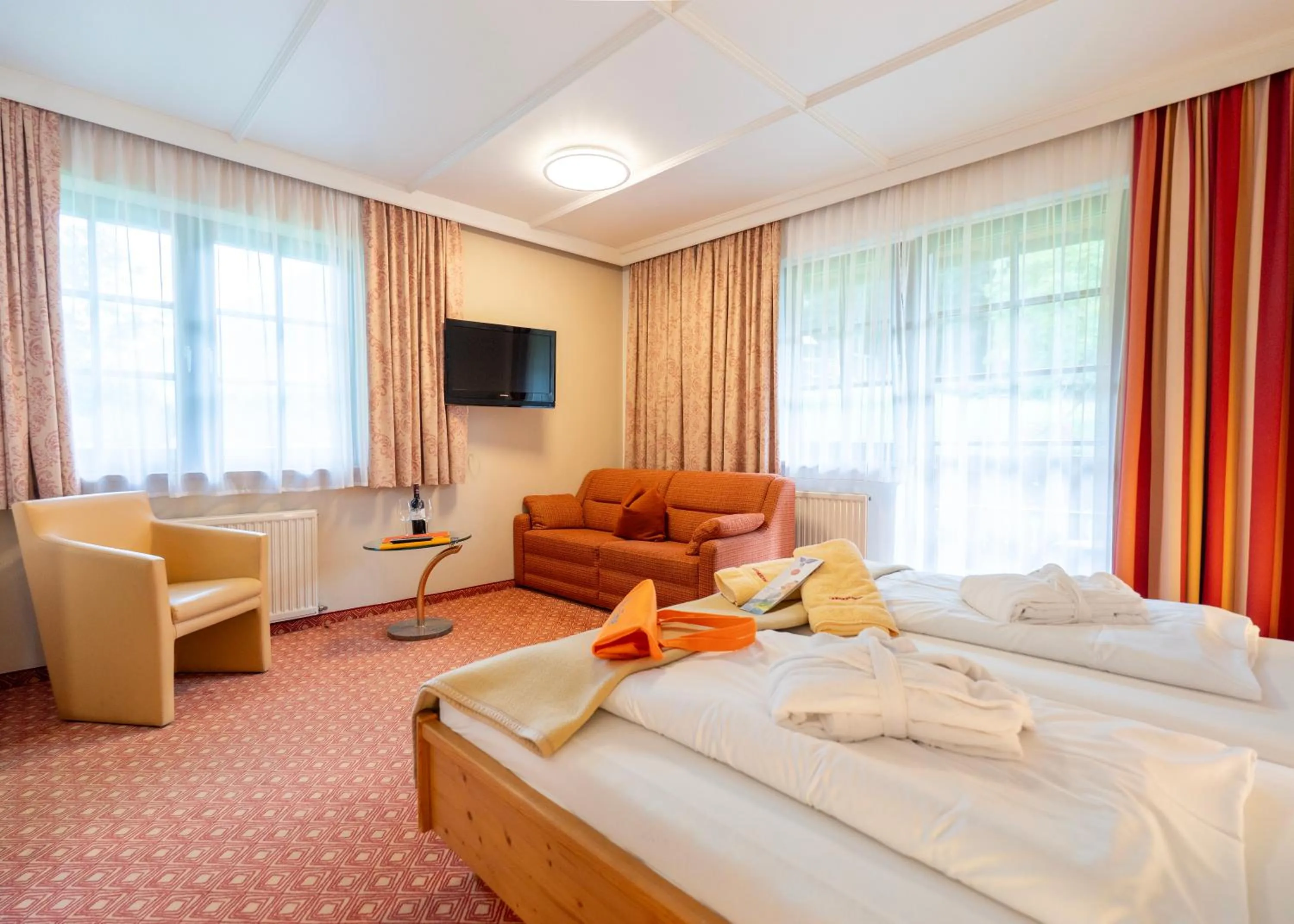 TV and multimedia, Bed in Hotel Vitaler Landauerhof