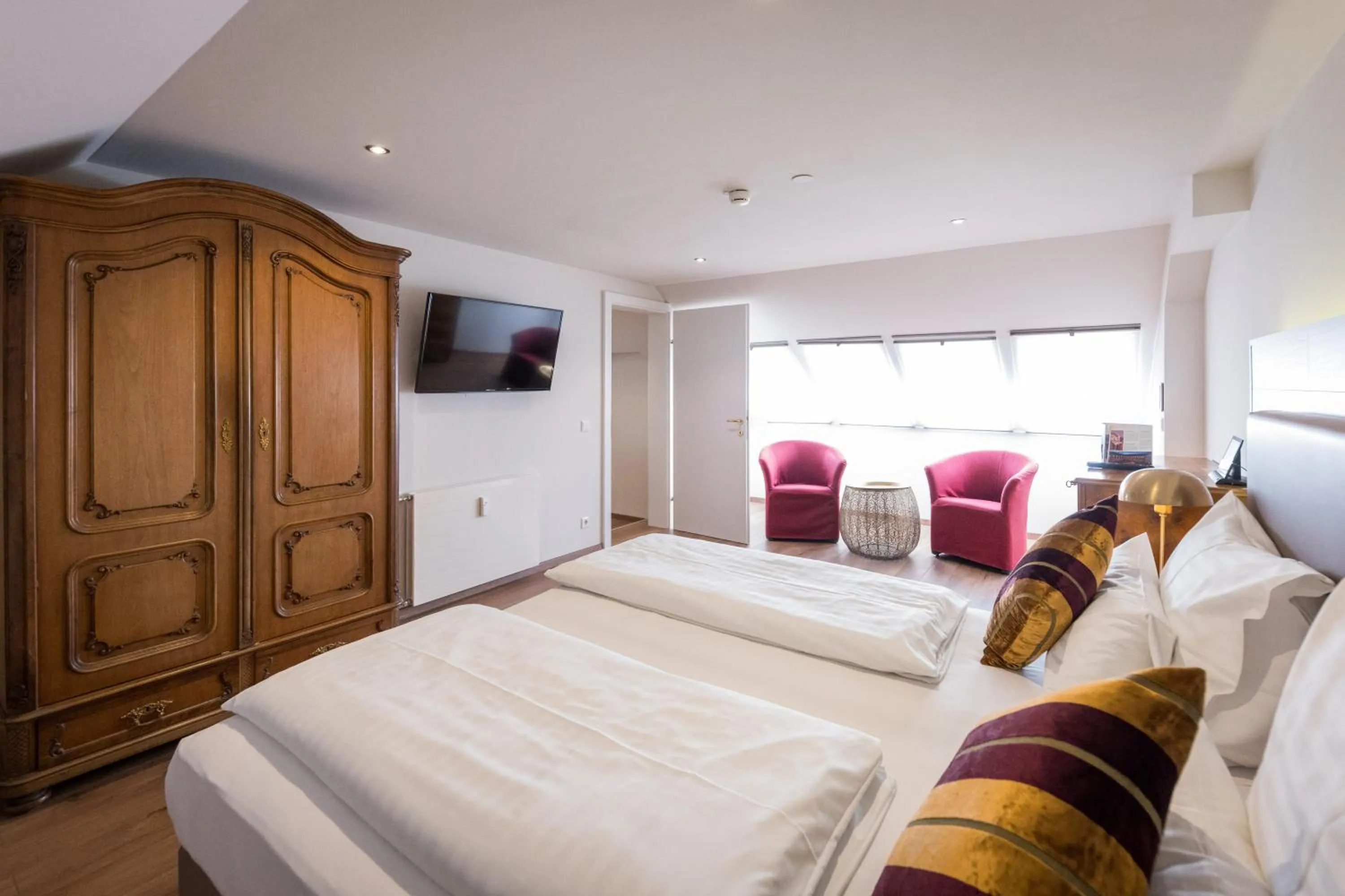 Photo of the whole room, Bed in Schlosshotel Mondsee