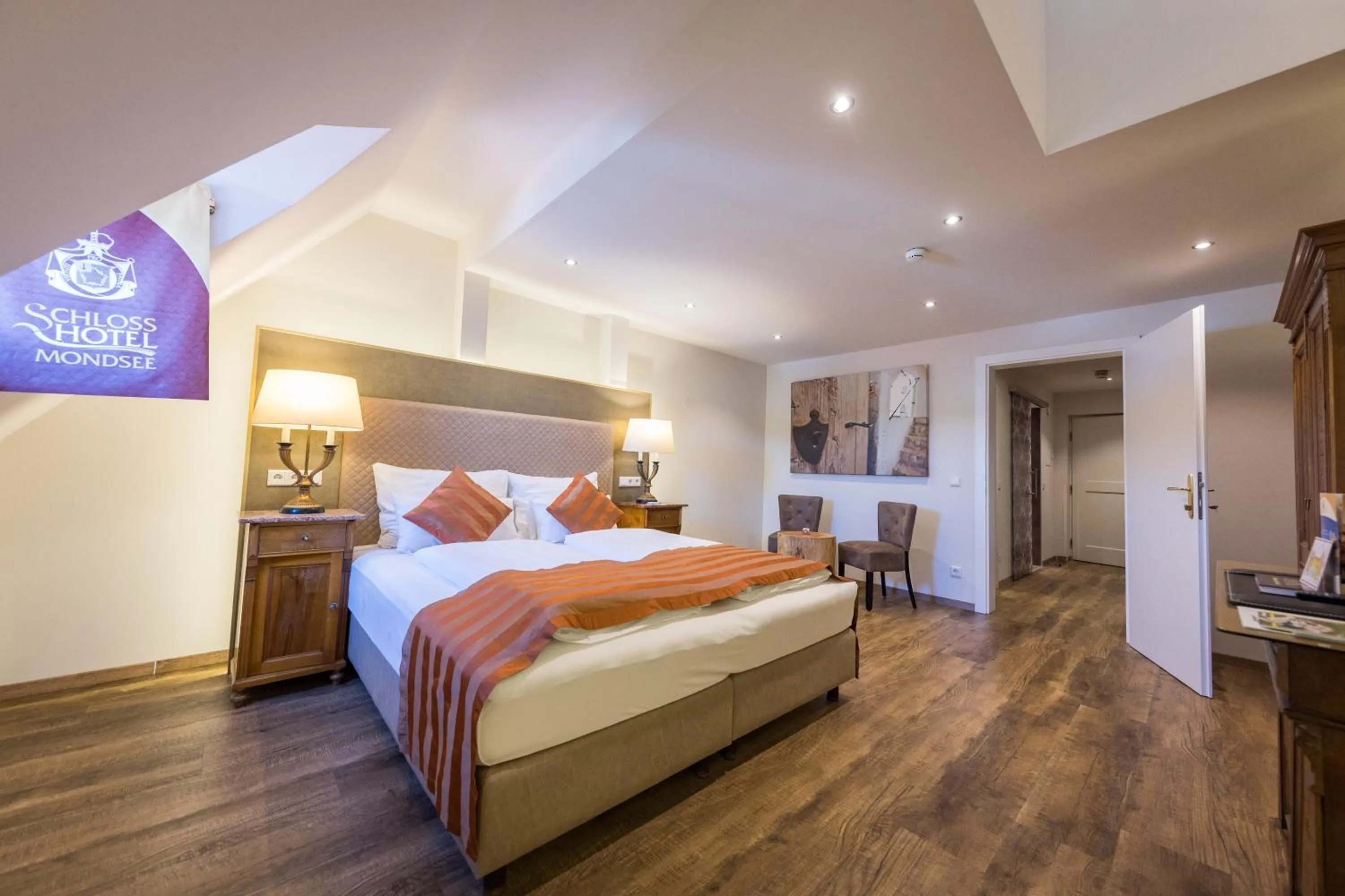 Photo of the whole room, Bed in Schlosshotel Mondsee