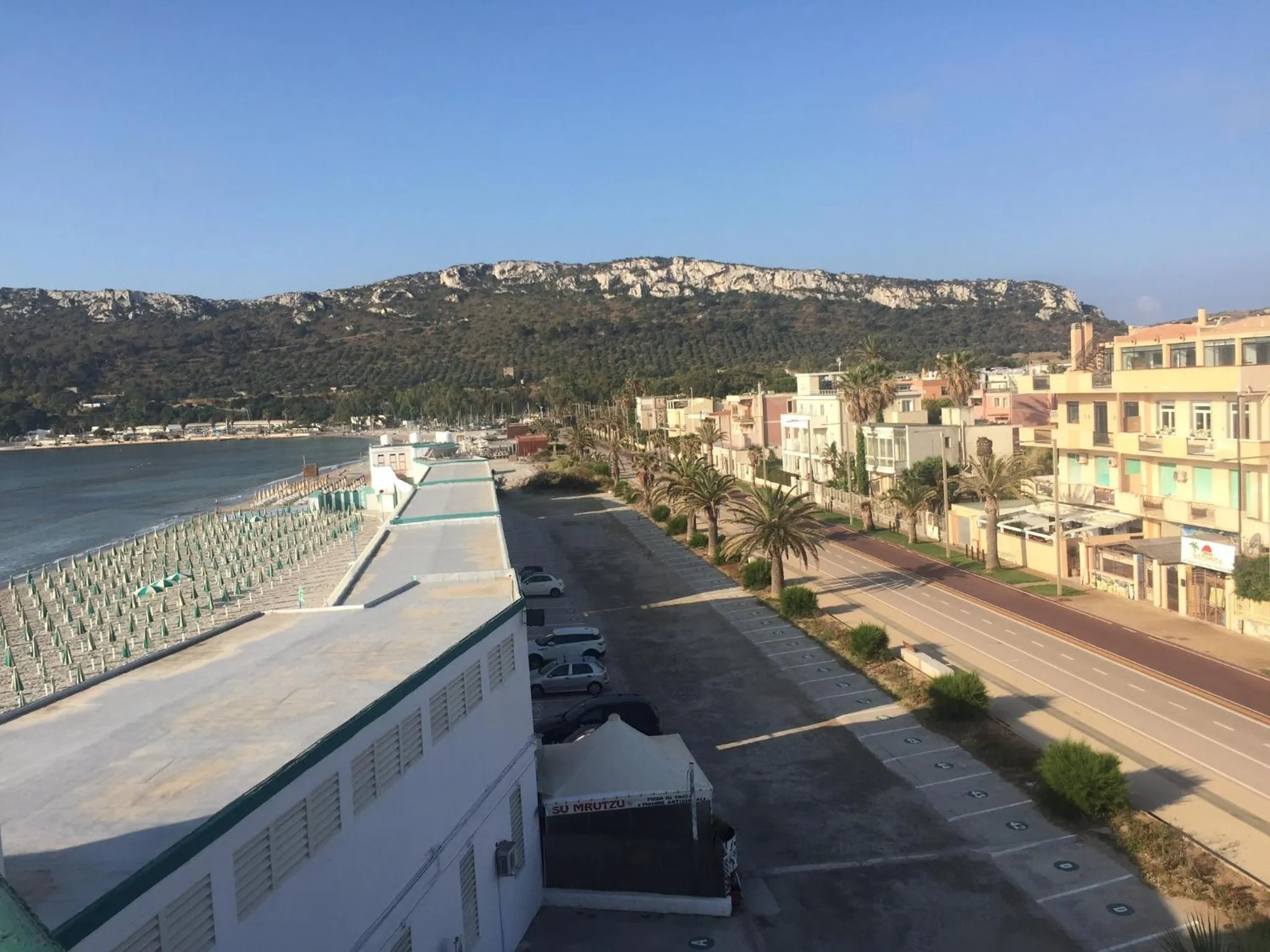 Quiet street view in La casetta al Poetto
