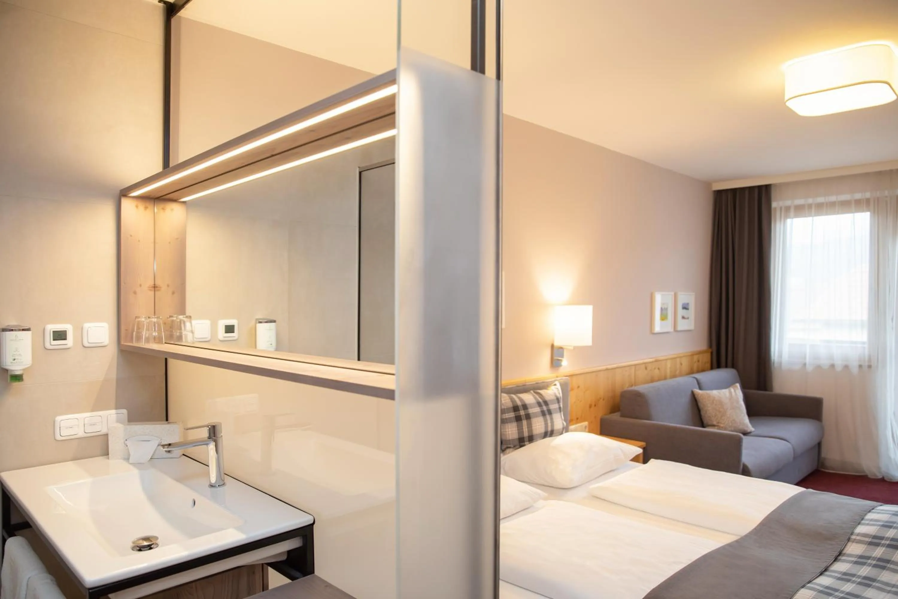 Photo of the whole room, Bed in Hotel Gasthof Zum Kirchenwirt