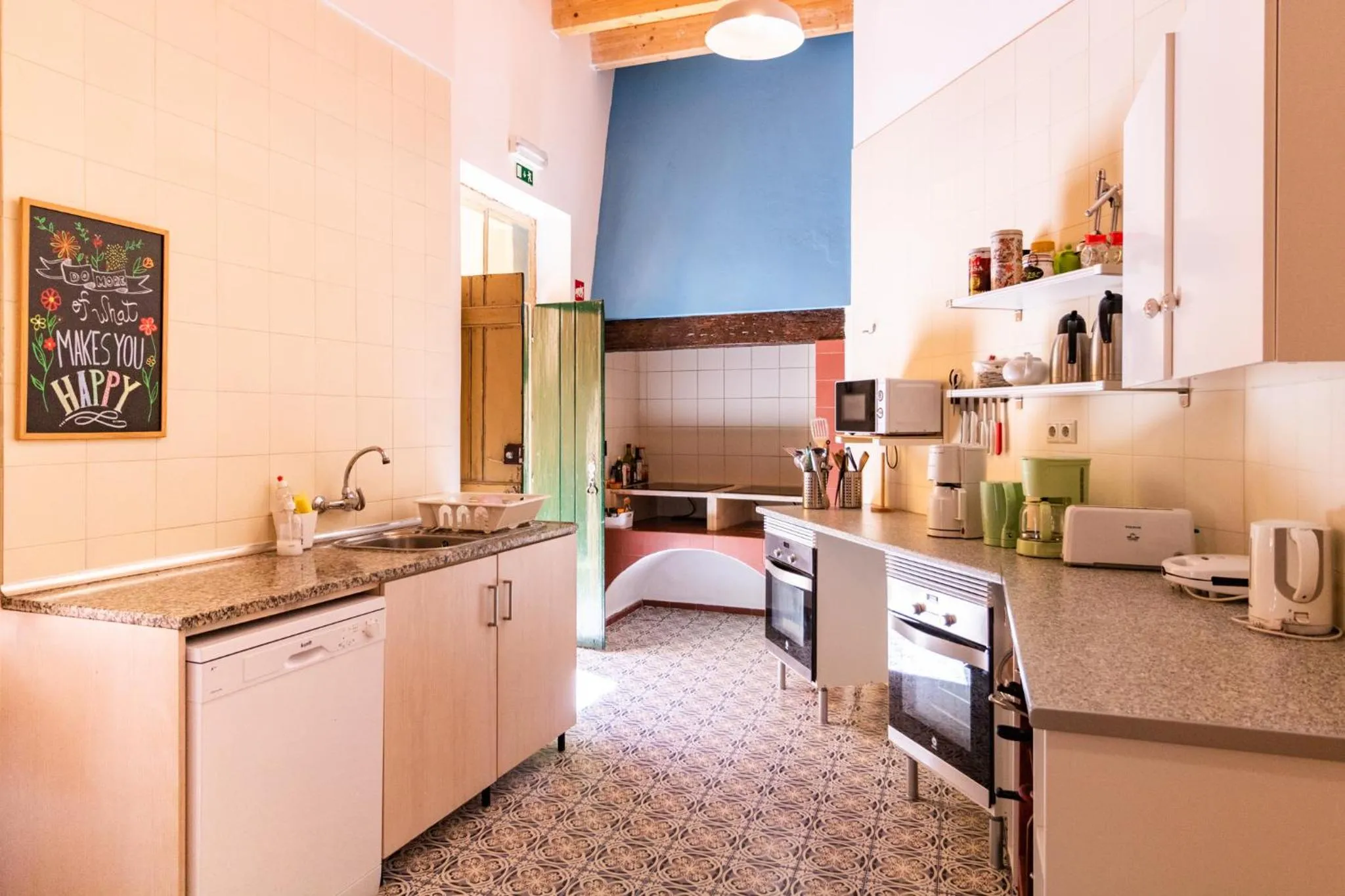 Kitchen or kitchenette in Tilia Hostel