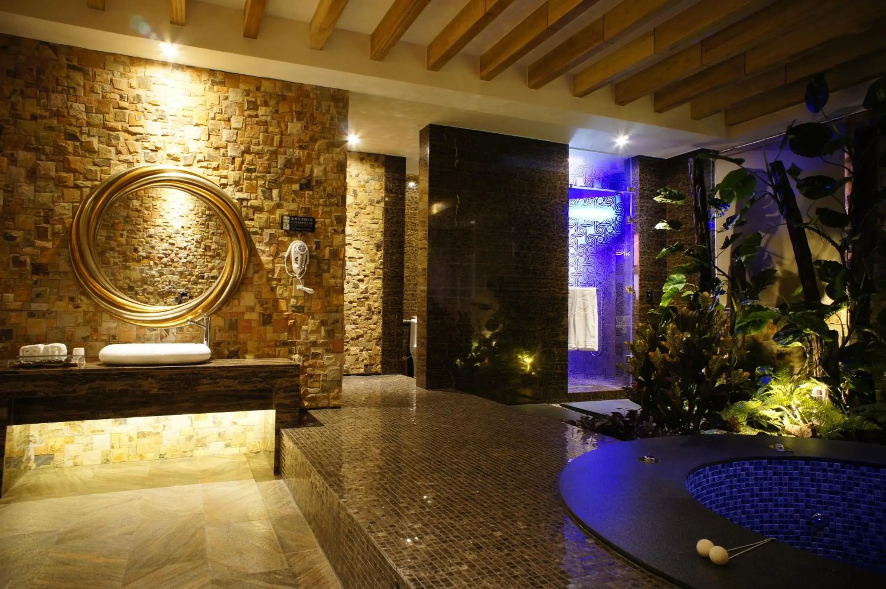 Bathroom, Lobby/Reception in All-Ur Boutique Motel - ChungLi Branch