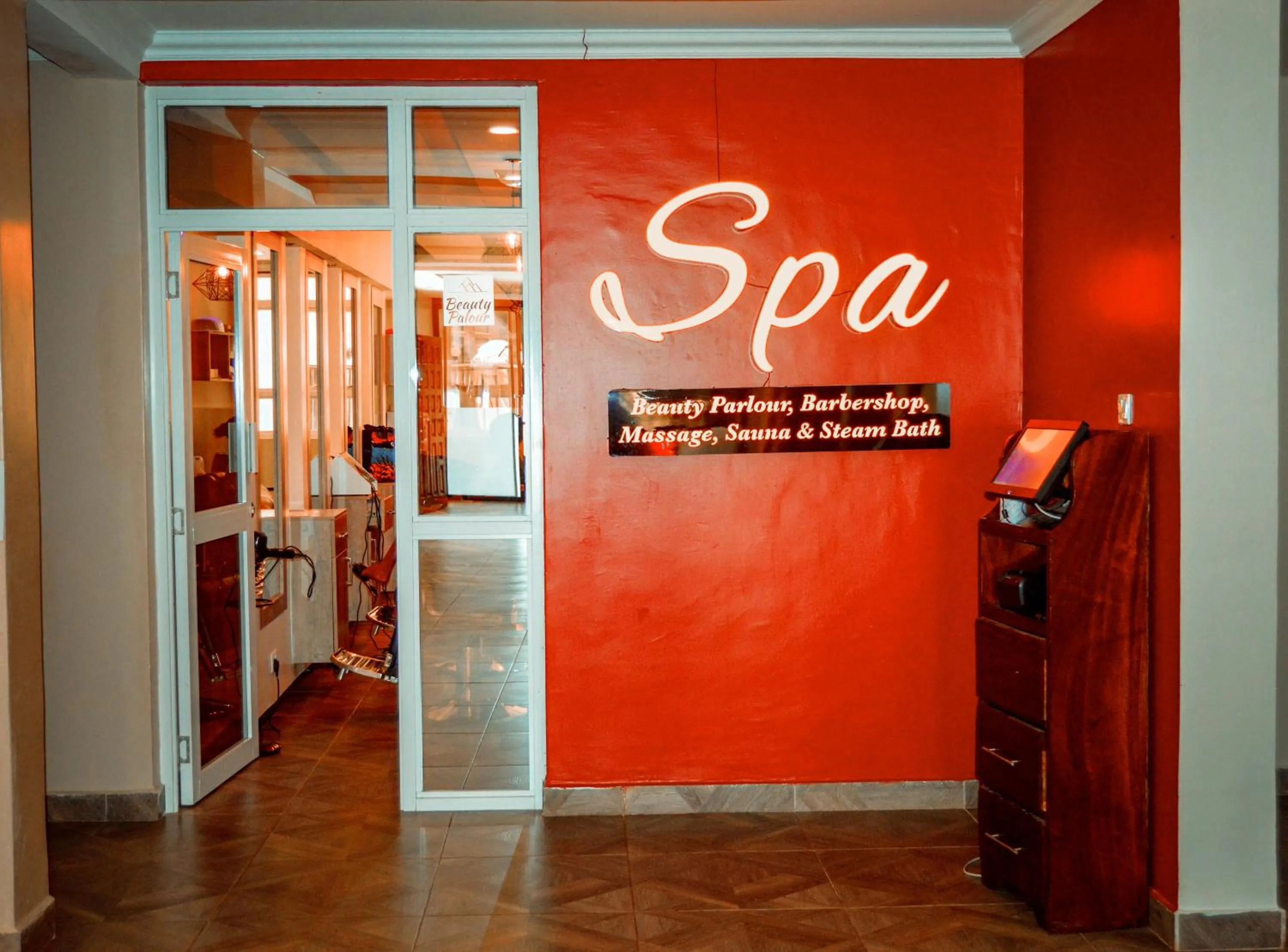 Spa and wellness centre/facilities in Aberdare Prestige & Royal Cottages