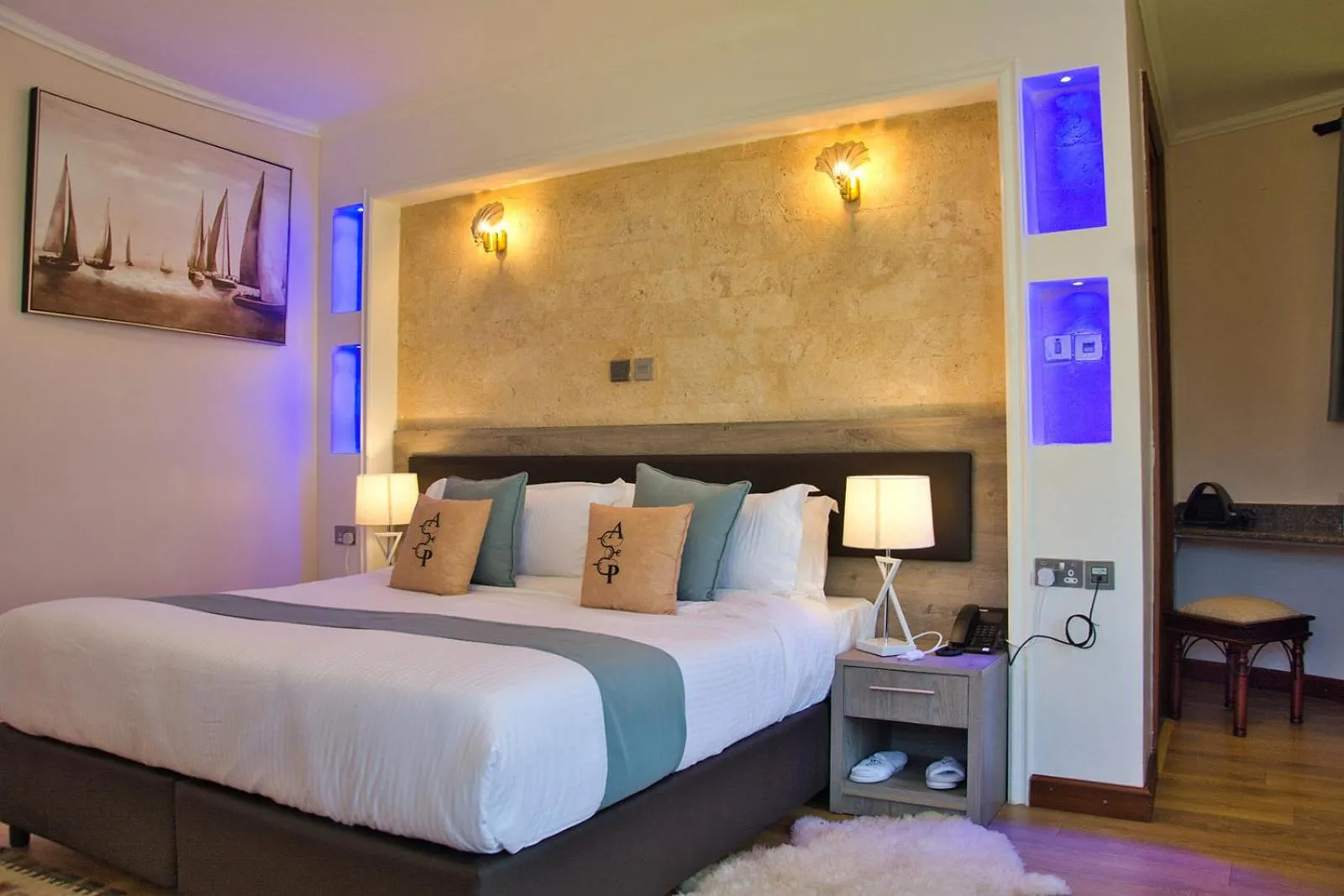 Bed in Aberdare Prestige & Royal Cottages