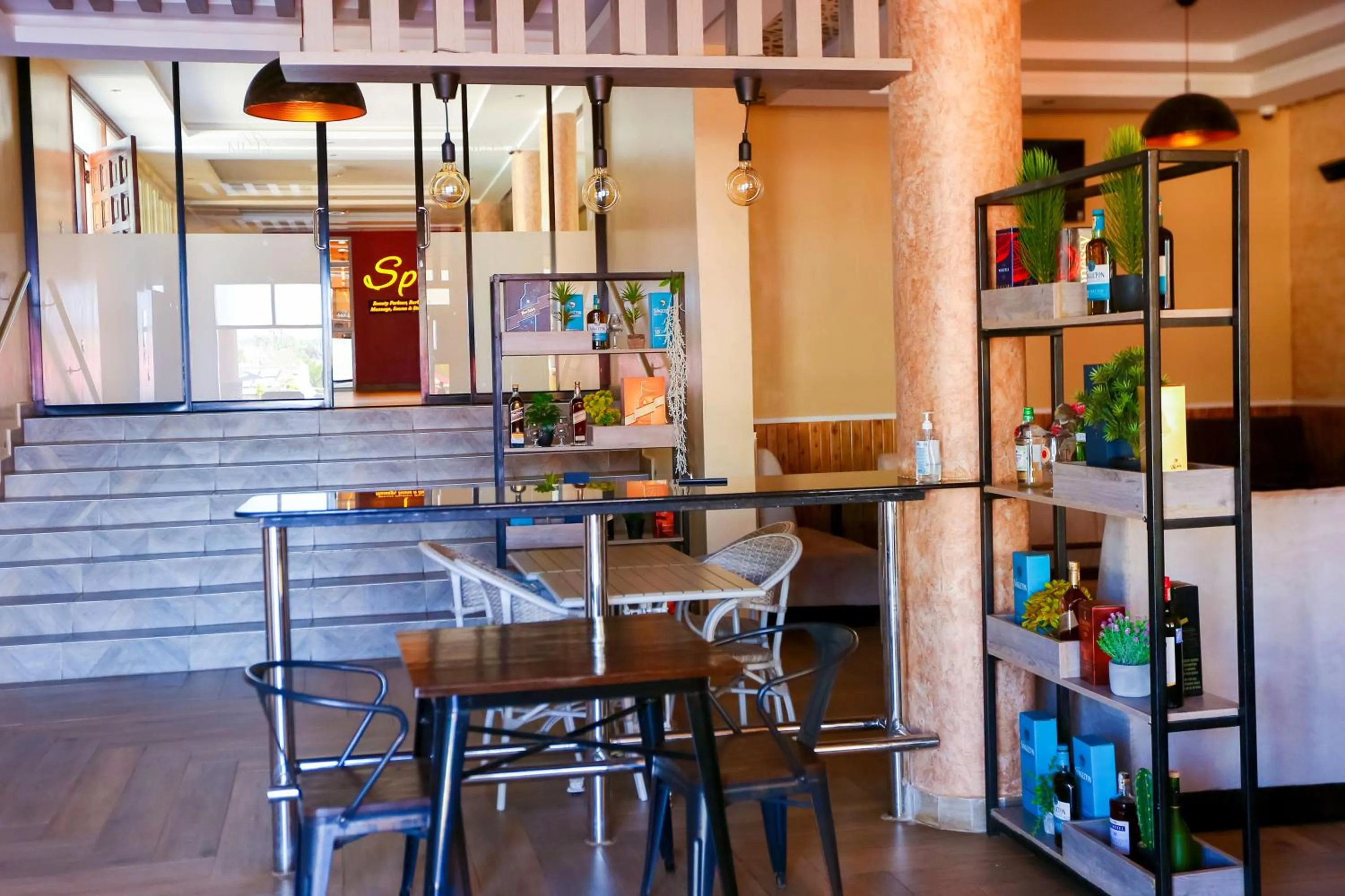 Lounge or bar in Aberdare Prestige & Royal Cottages