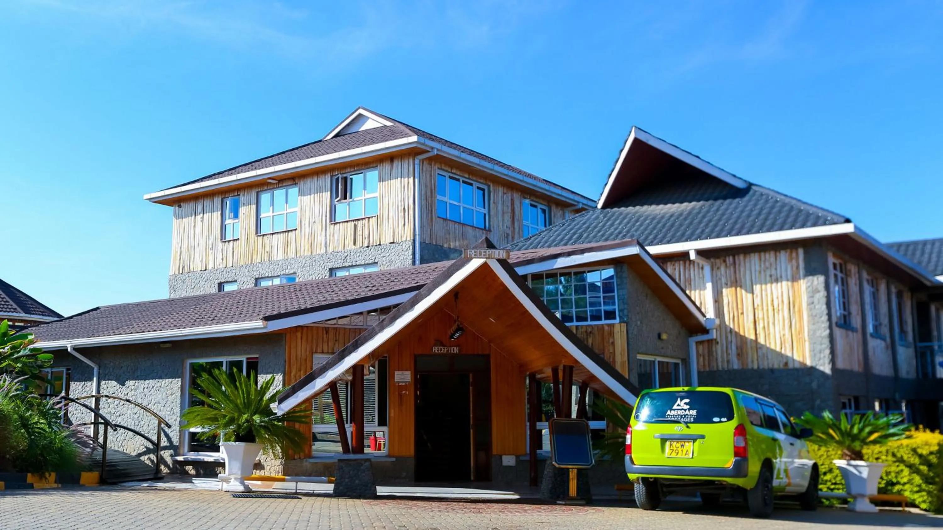 Lobby or reception in Aberdare Prestige & Royal Cottages