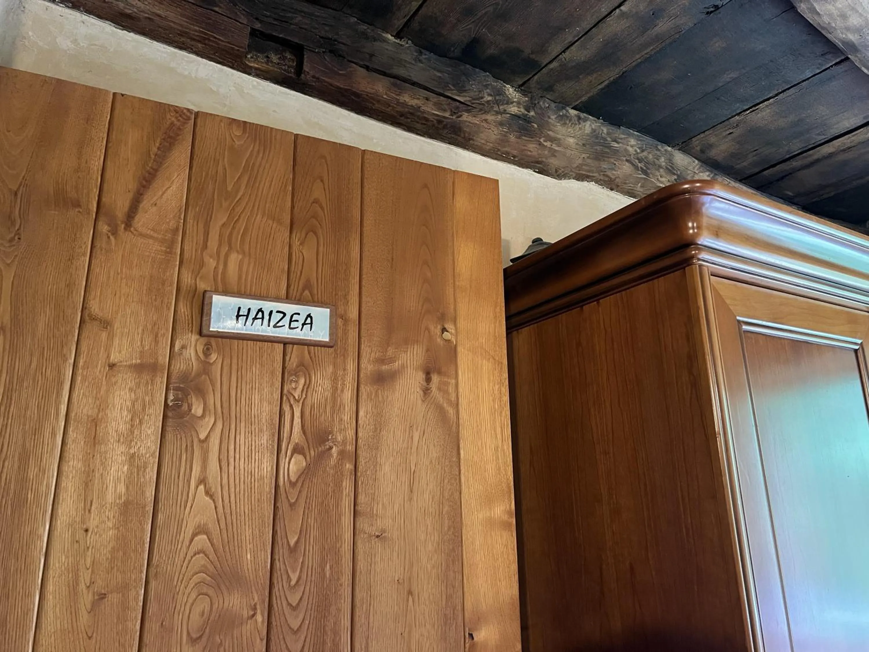 Photo of the whole room in Casa Rural Ecológica Kaaño Etxea