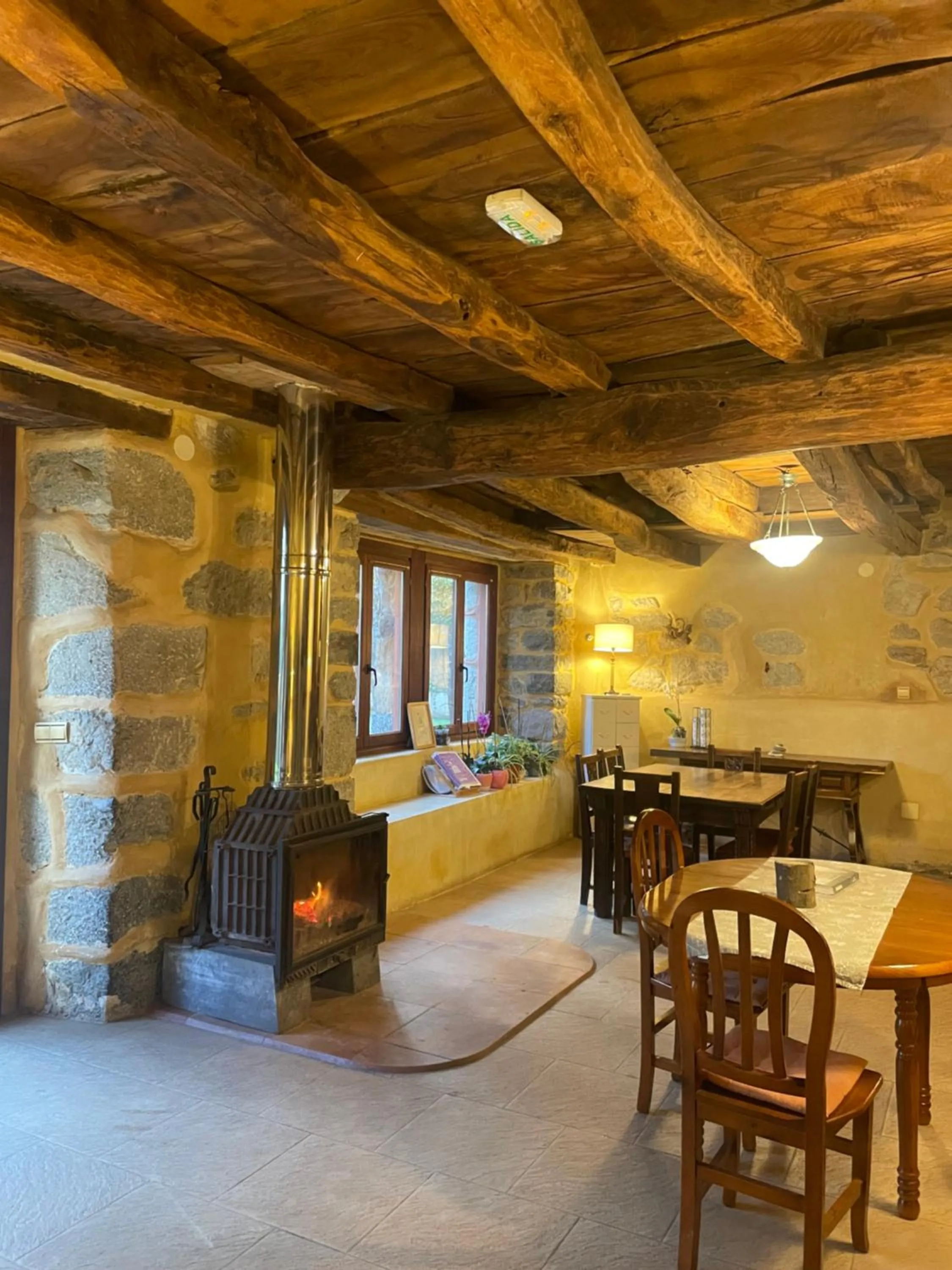 Restaurant/places to eat, Bed in Casa Rural Ecológica Kaaño Etxea el Bosque y la Naturaleza Sentir