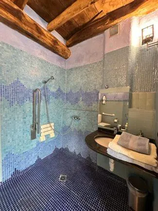 Shower in Casa Rural Ecológica Kaaño Etxea