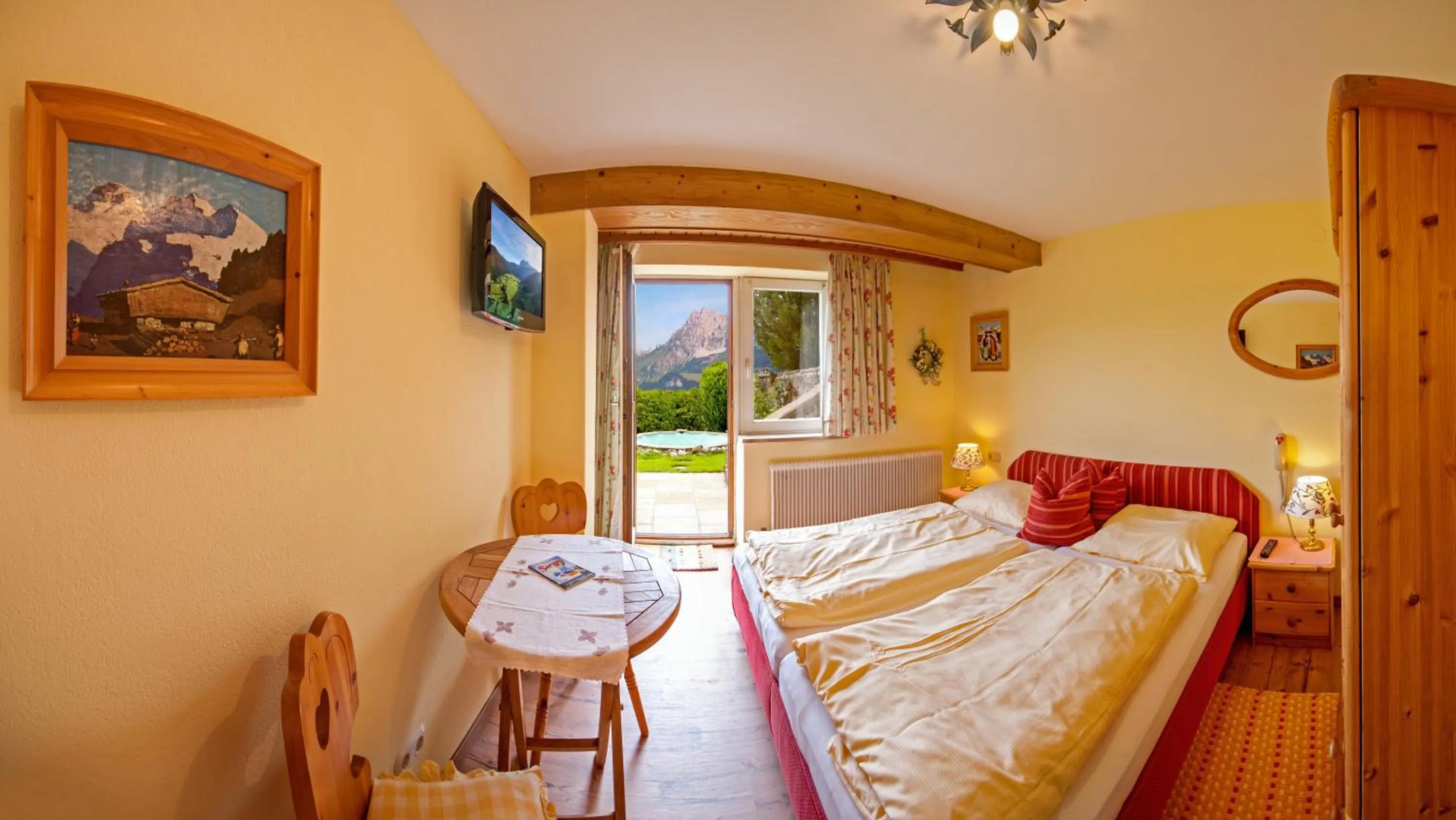 Balcony/Terrace, Bed in Romantik Aparthotel Sonnleitn