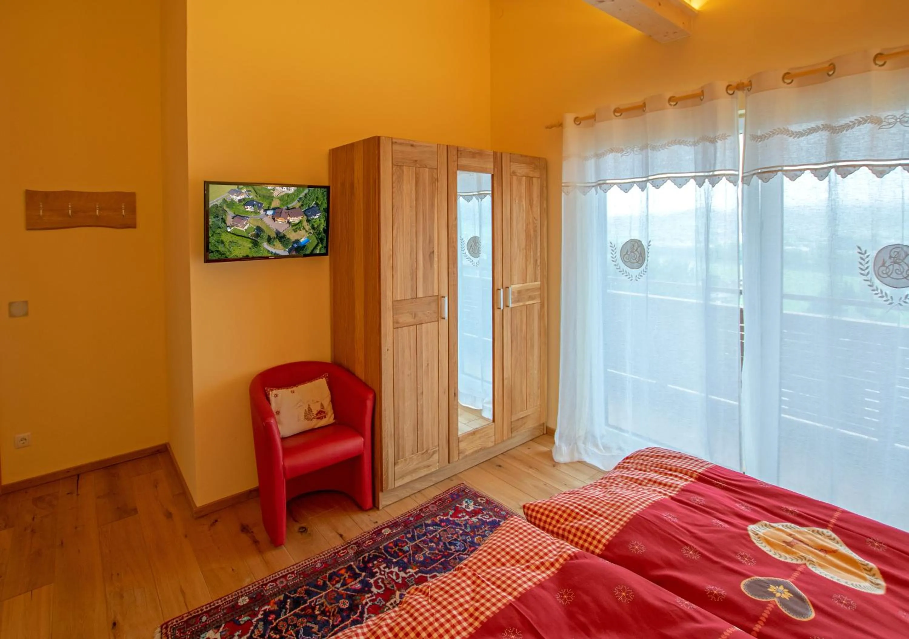 Photo of the whole room, Bed in Romantik Aparthotel Sonnleitn