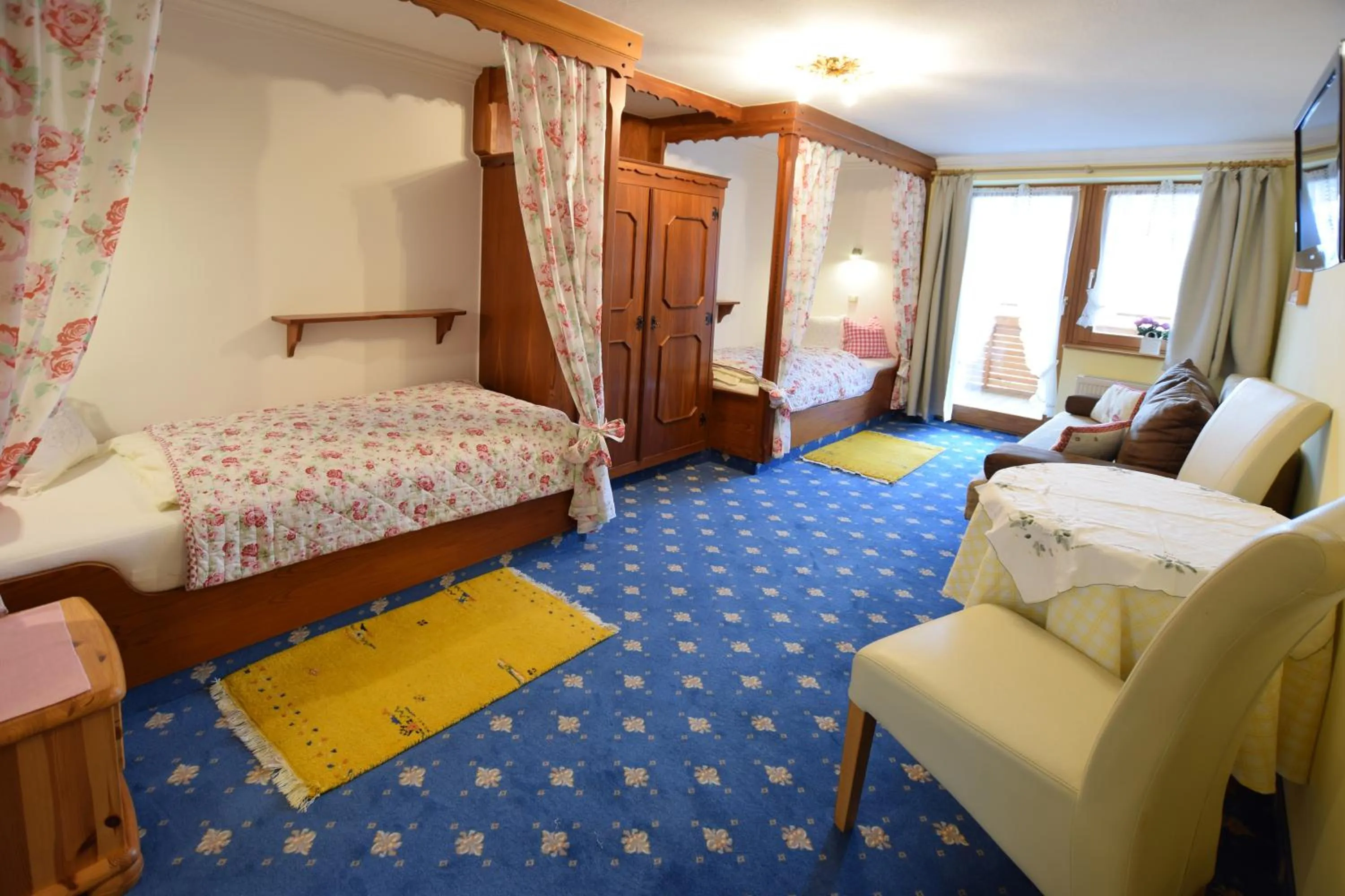 Photo of the whole room, Bed in Romantik Aparthotel Sonnleitn