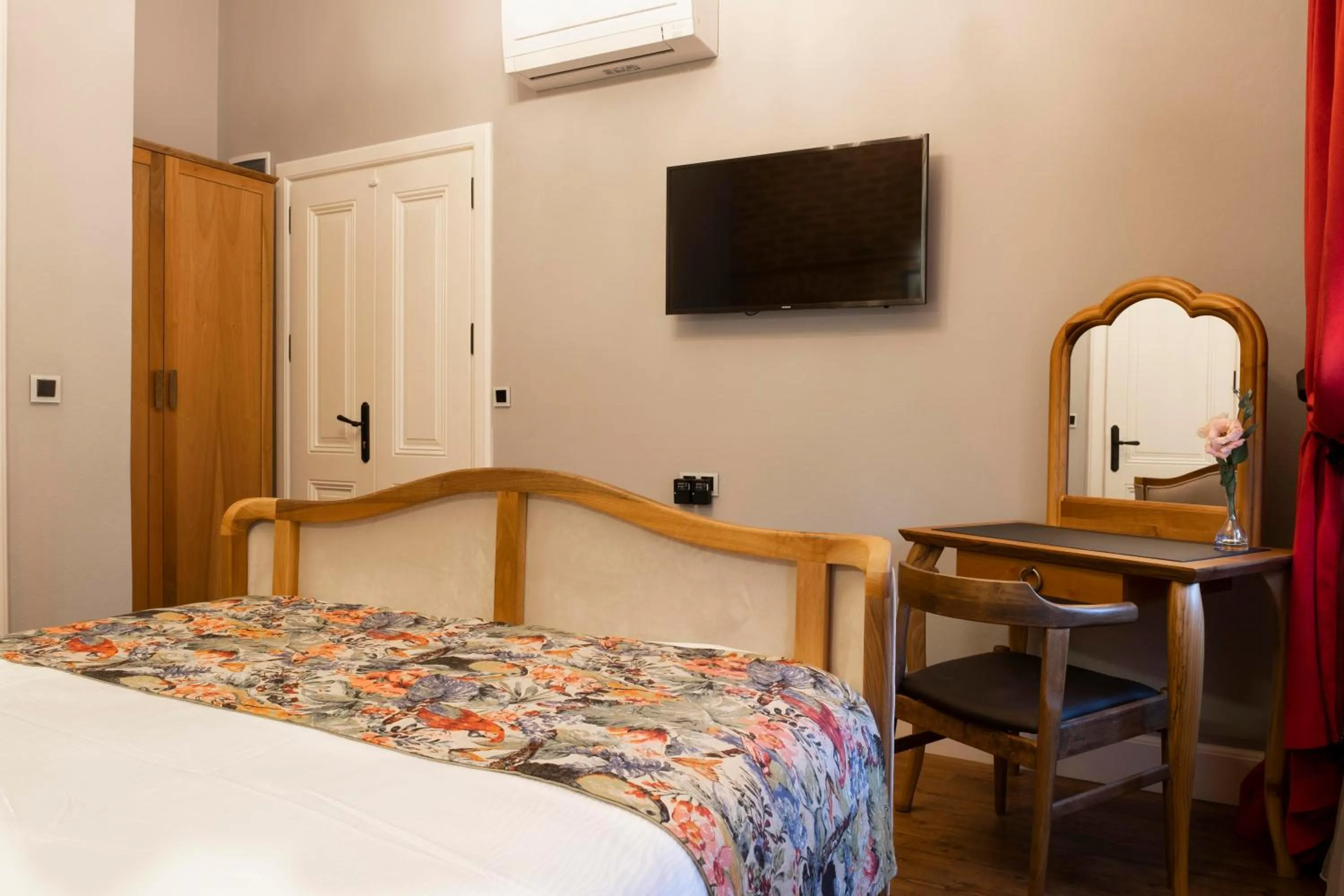 TV and multimedia, Bed in Hotel Lykia Old Town Antalya