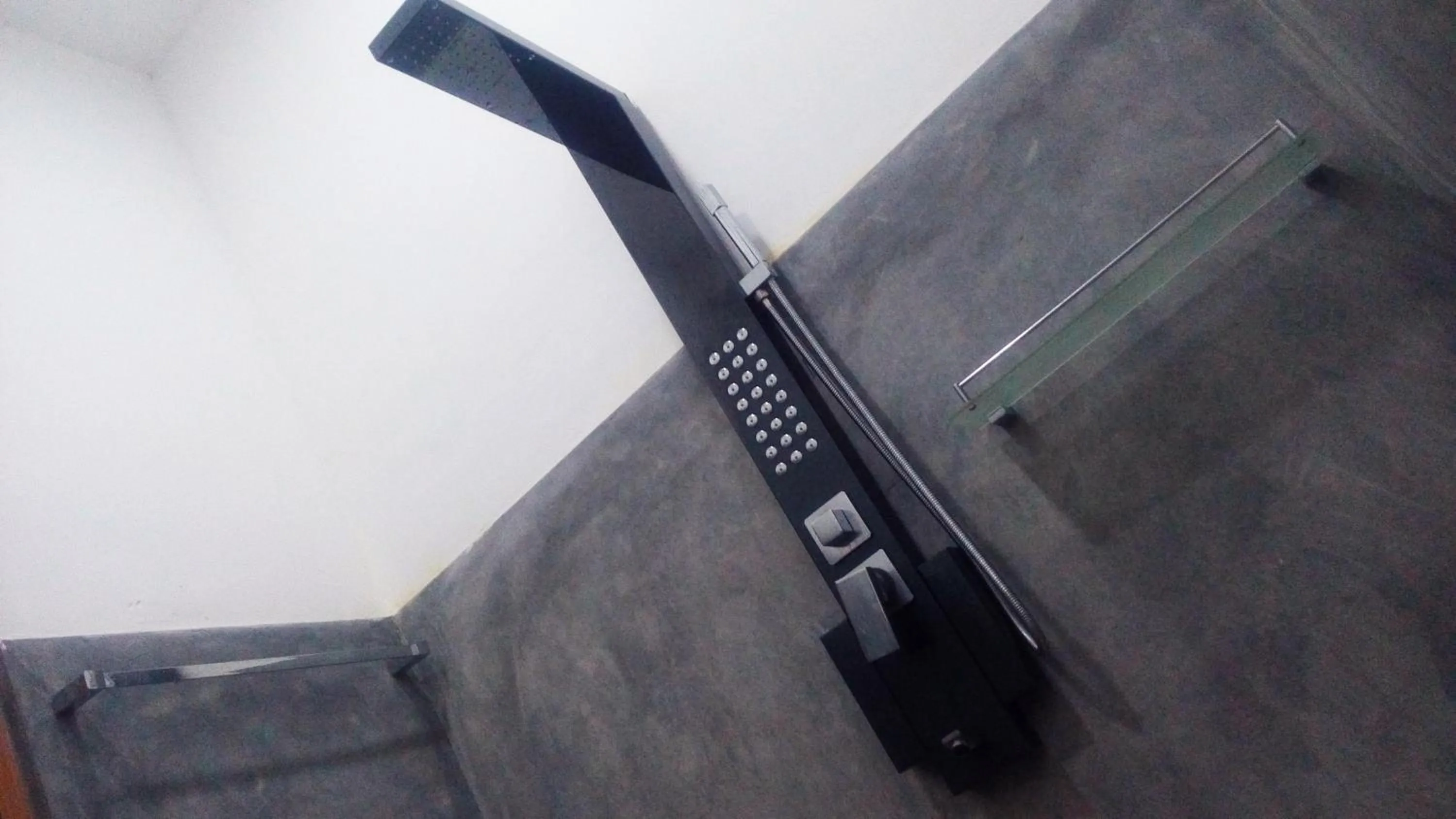 Shower in Ella Walkers Nest