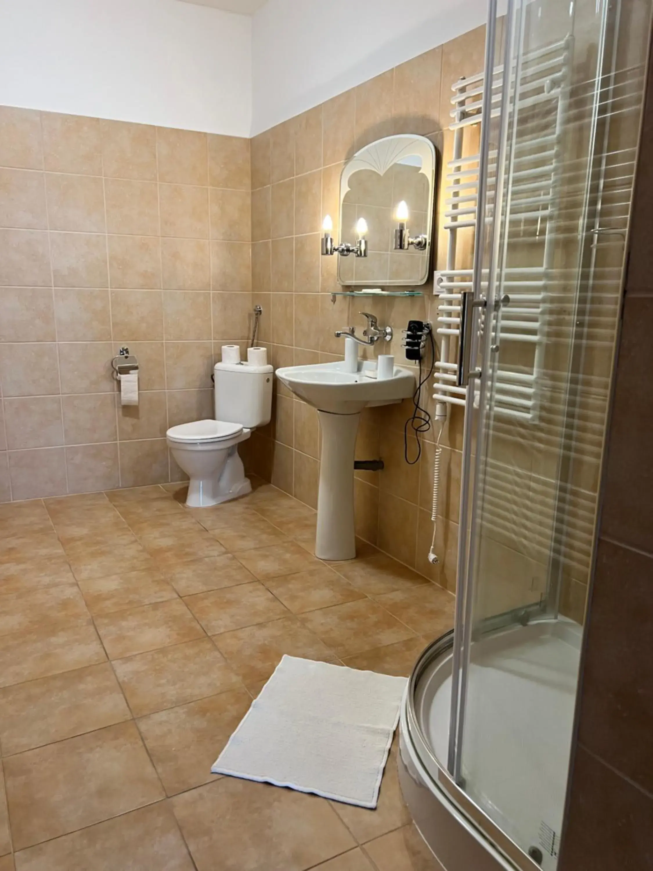 Twin Room with Bathroom in Hotel Maxim Twin Room with Bathroom in Hotel Maxim