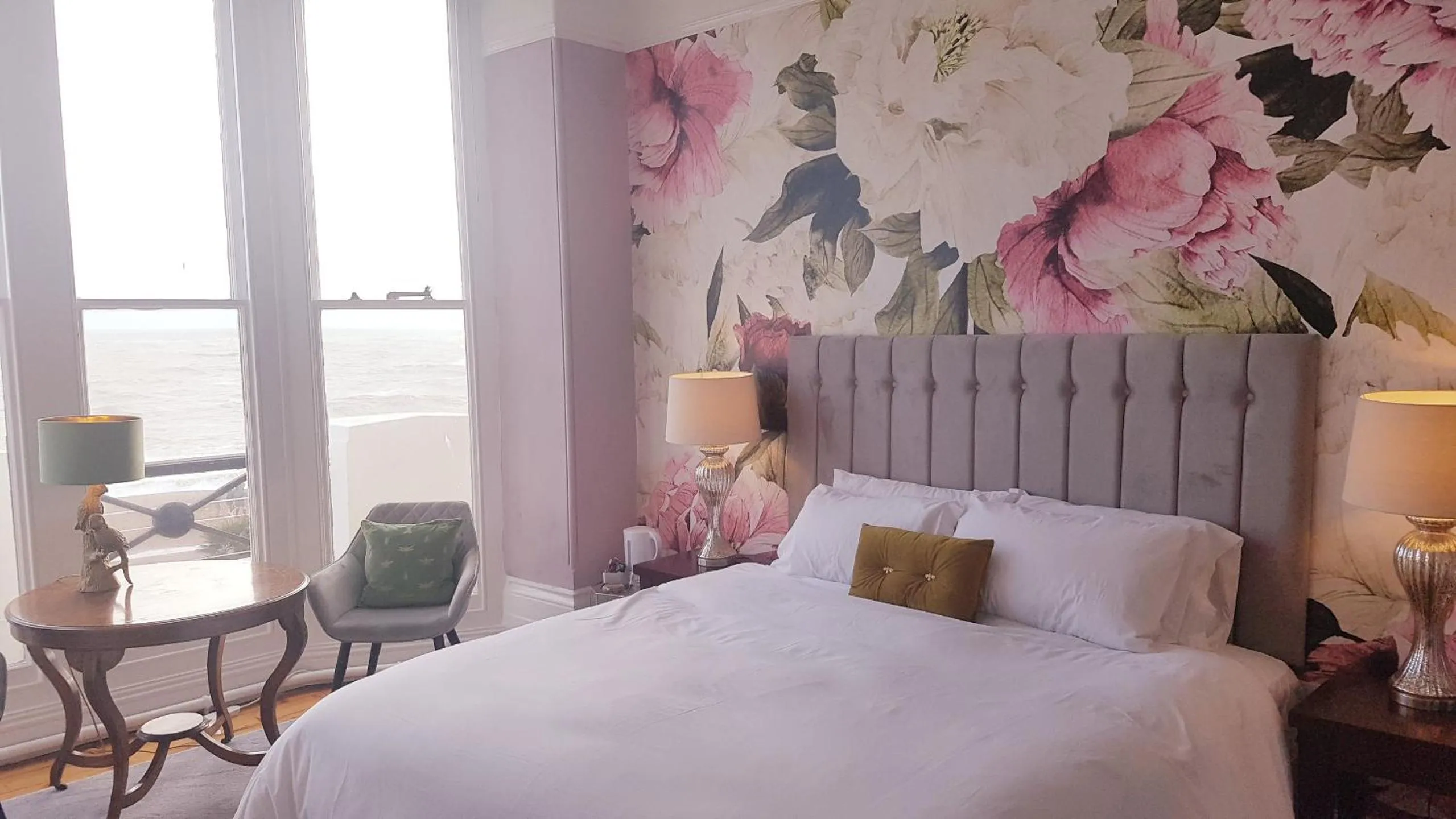 Bedroom, Bed in The Bank Hotel & Bistro