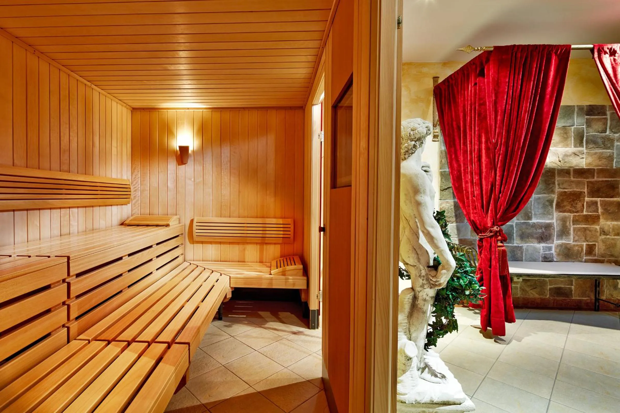 Spa and wellness centre/facilities, Bed in Hotel Barbarahof 4 stars Superior - Adults Only "soft" from 10 years - Skibus-stop
