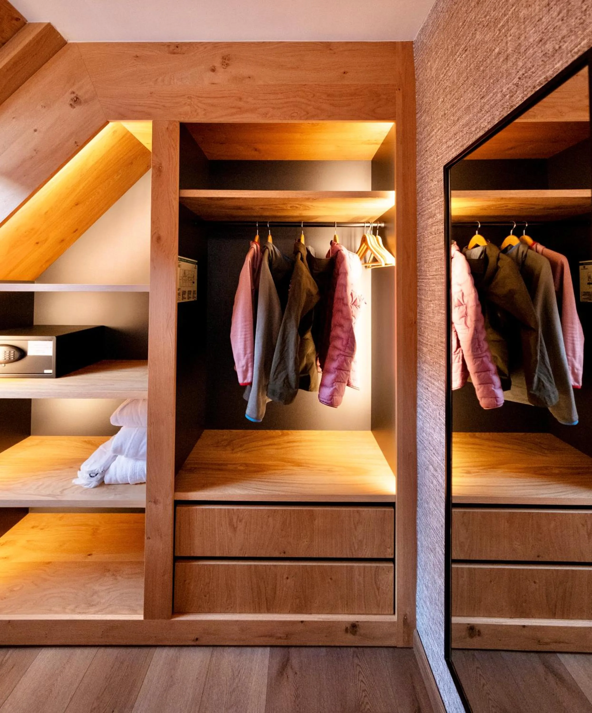 wardrobe in Hotel Petit Lacreu