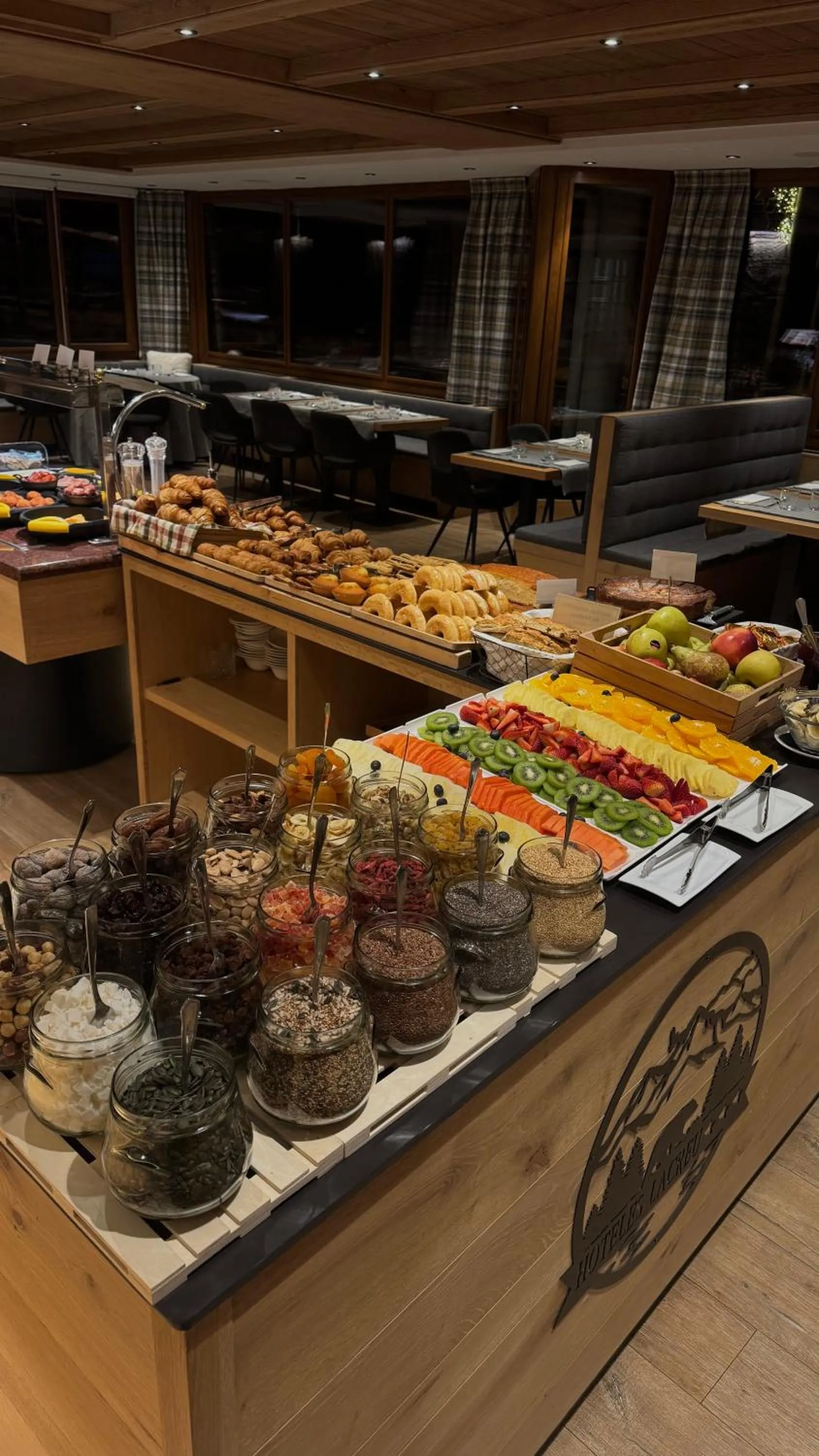 Breakfast in Hotel Petit Lacreu