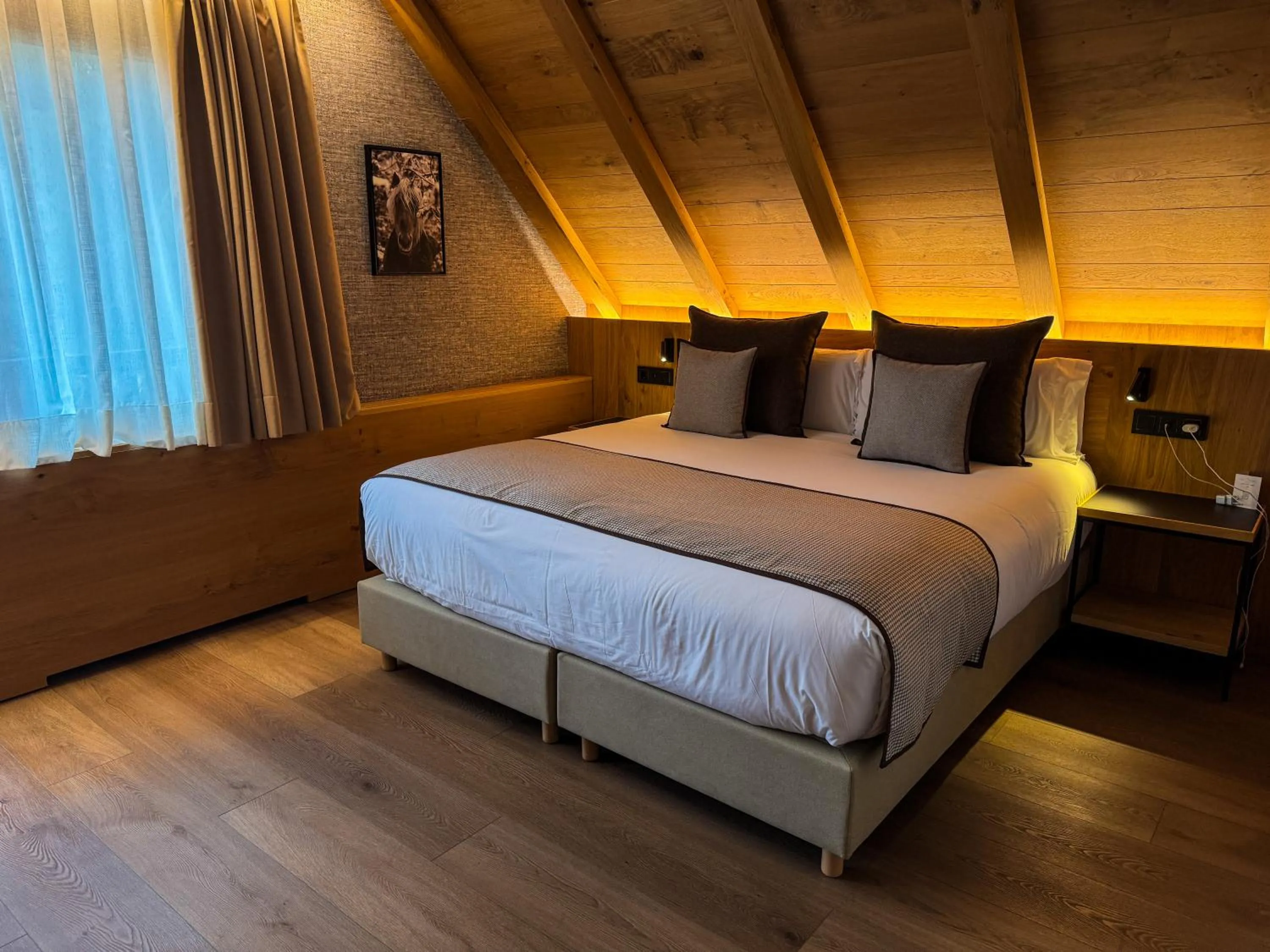 Bedroom, Bed in Hotel Petit Lacreu