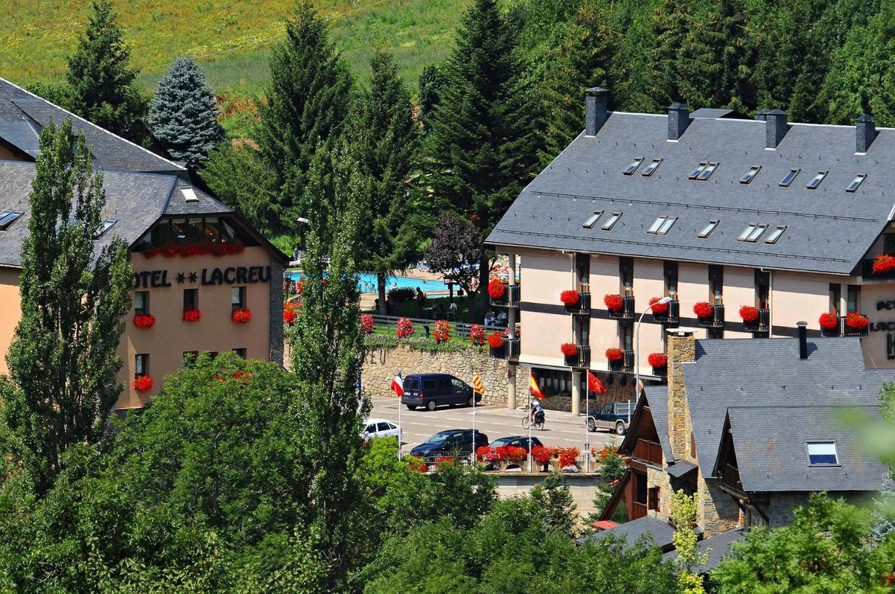 Property building in Hotel Petit Lacreu