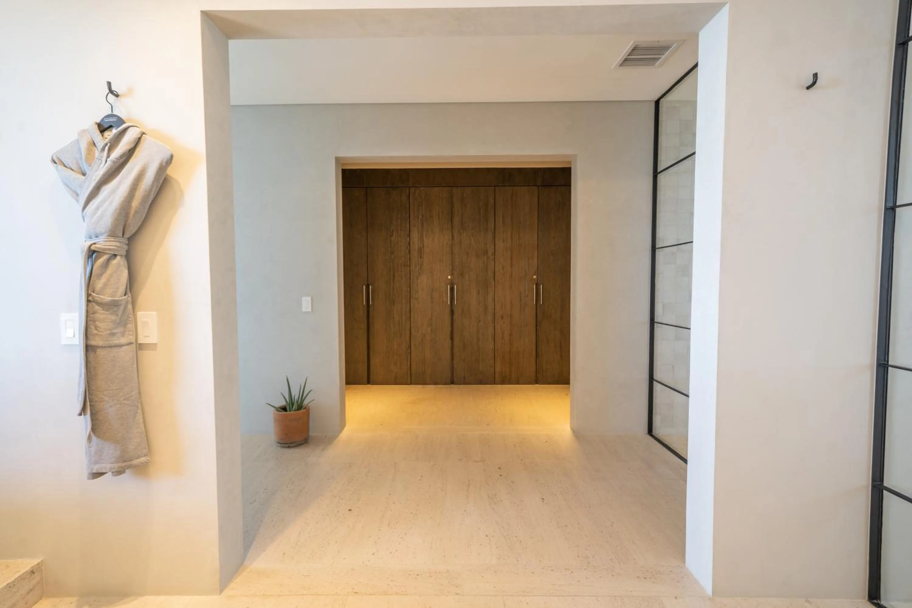 wardrobe in 1 Homes Preview Cabo