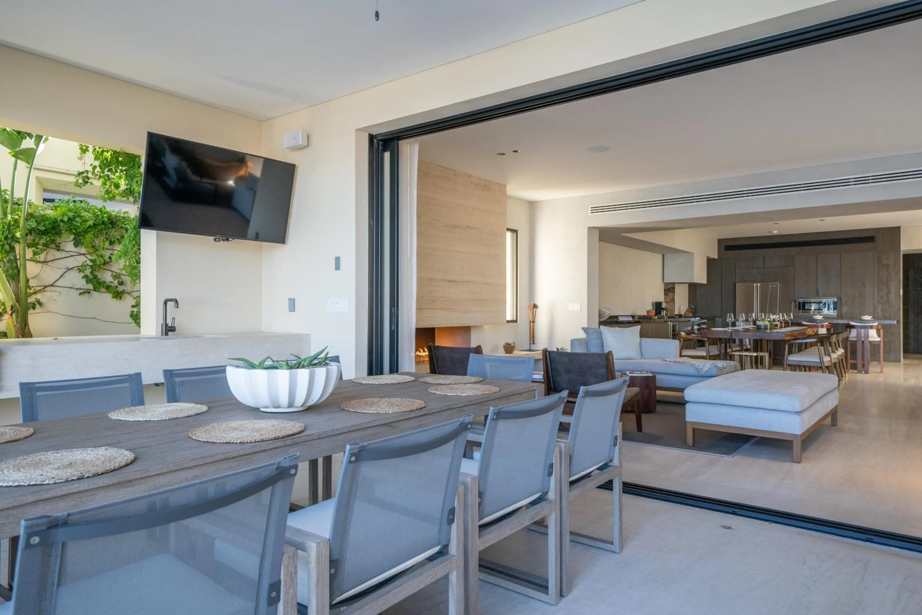 Communal lounge/ TV room in 1 Homes Preview Cabo