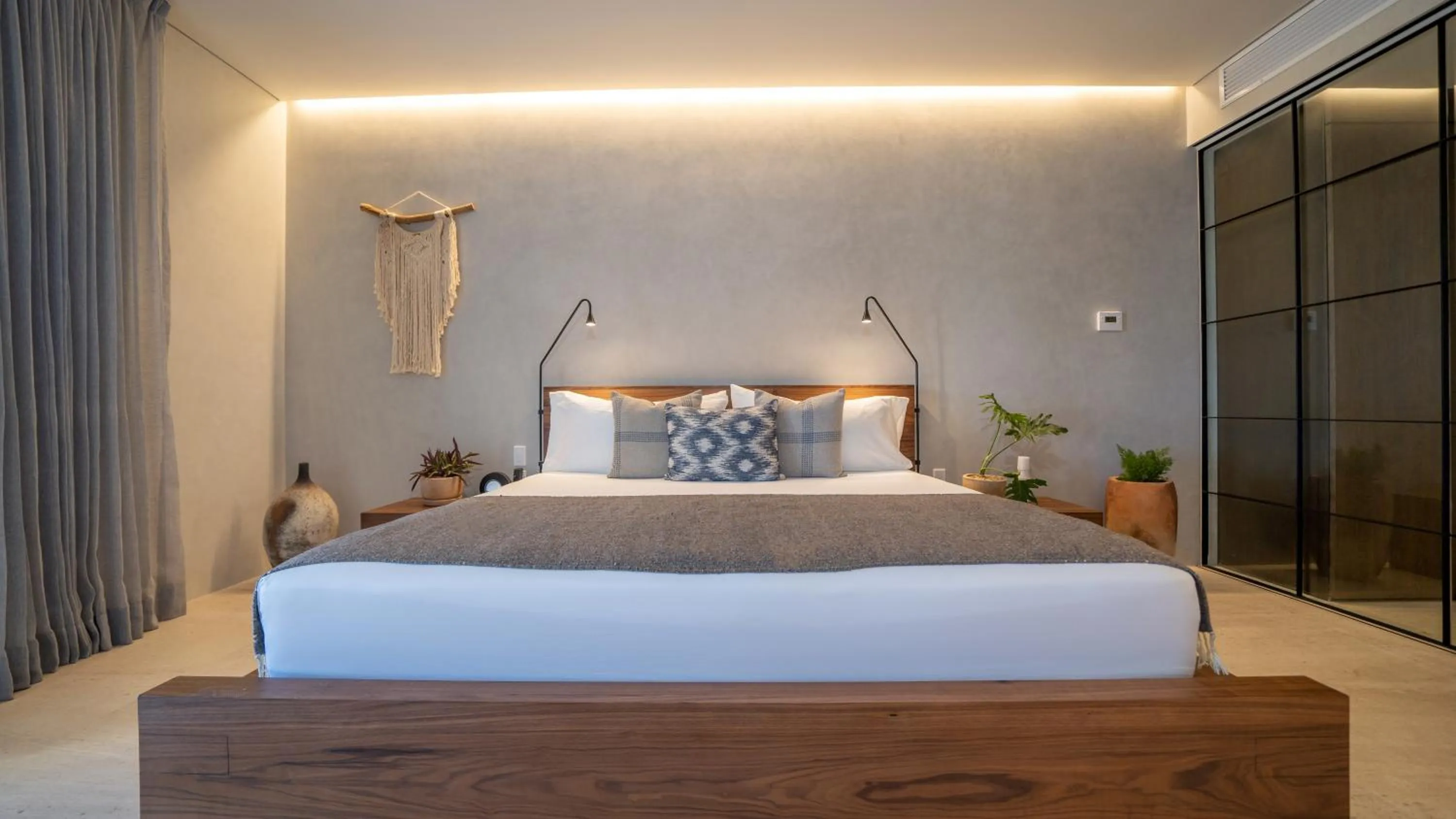 Bedroom, Bed in 1 Homes Preview Cabo