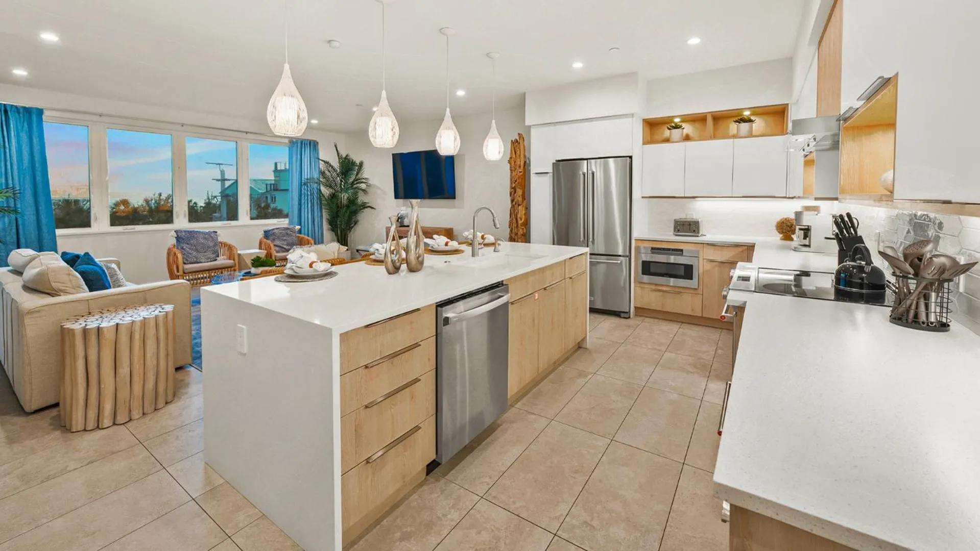 Kitchen or kitchenette in The Upper Deck