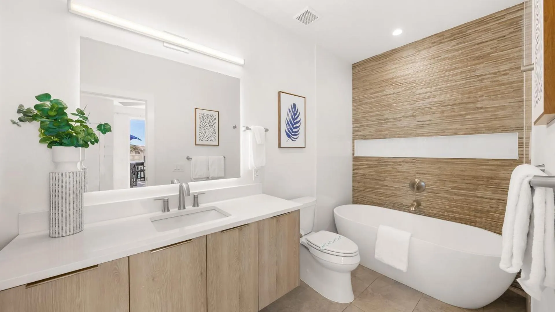 Toilet in The Upper Deck