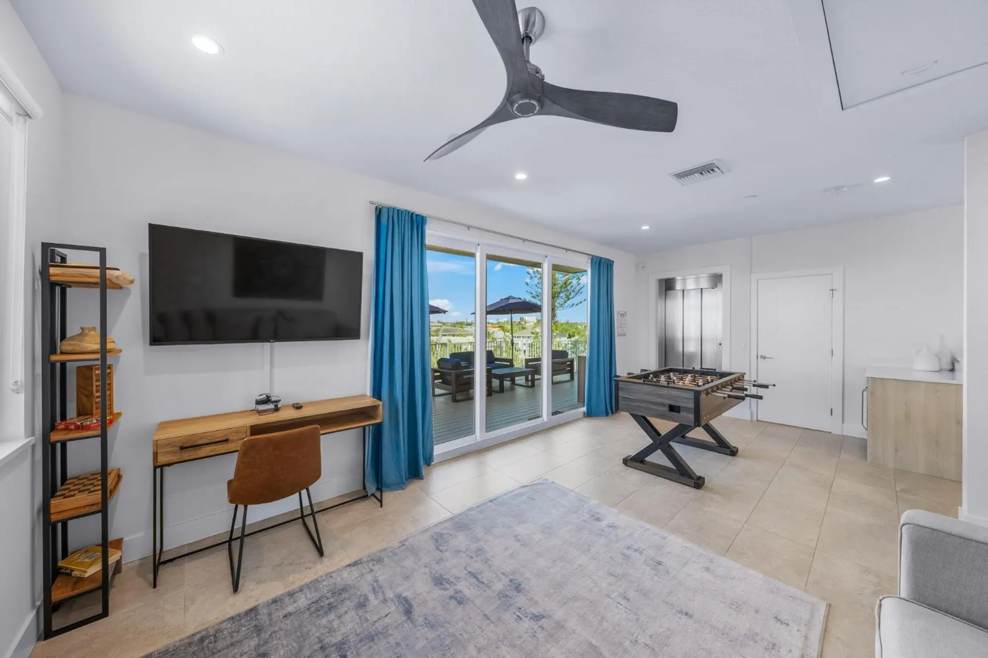 Communal lounge/ TV room in The Rooftop