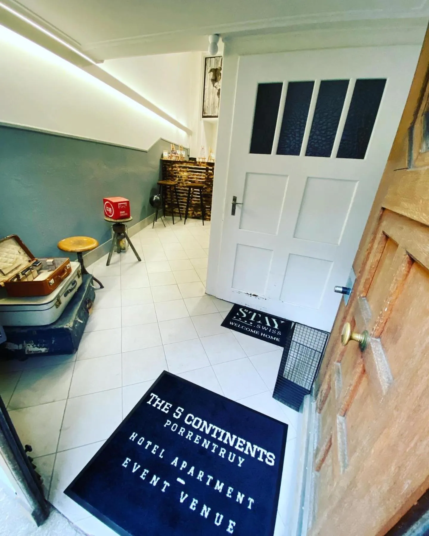 Facade/entrance in The 5 Continents I by Stay Swiss